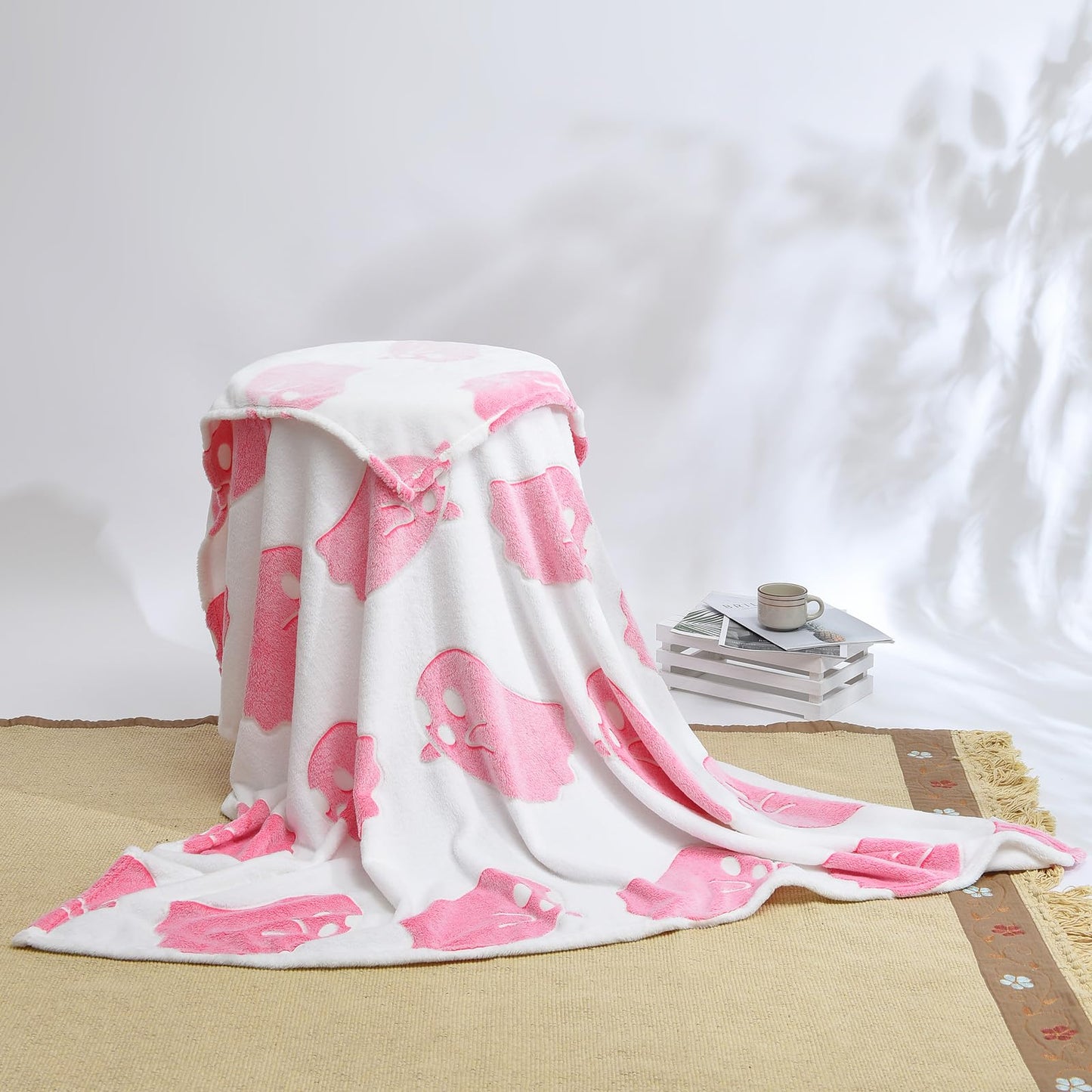Ghost Throw Blanket Glow in The Dark Blanket Flannel Soft Cute Decor Room for Girl Women Friends for Sofa Couch Bed(White, 40"x50")