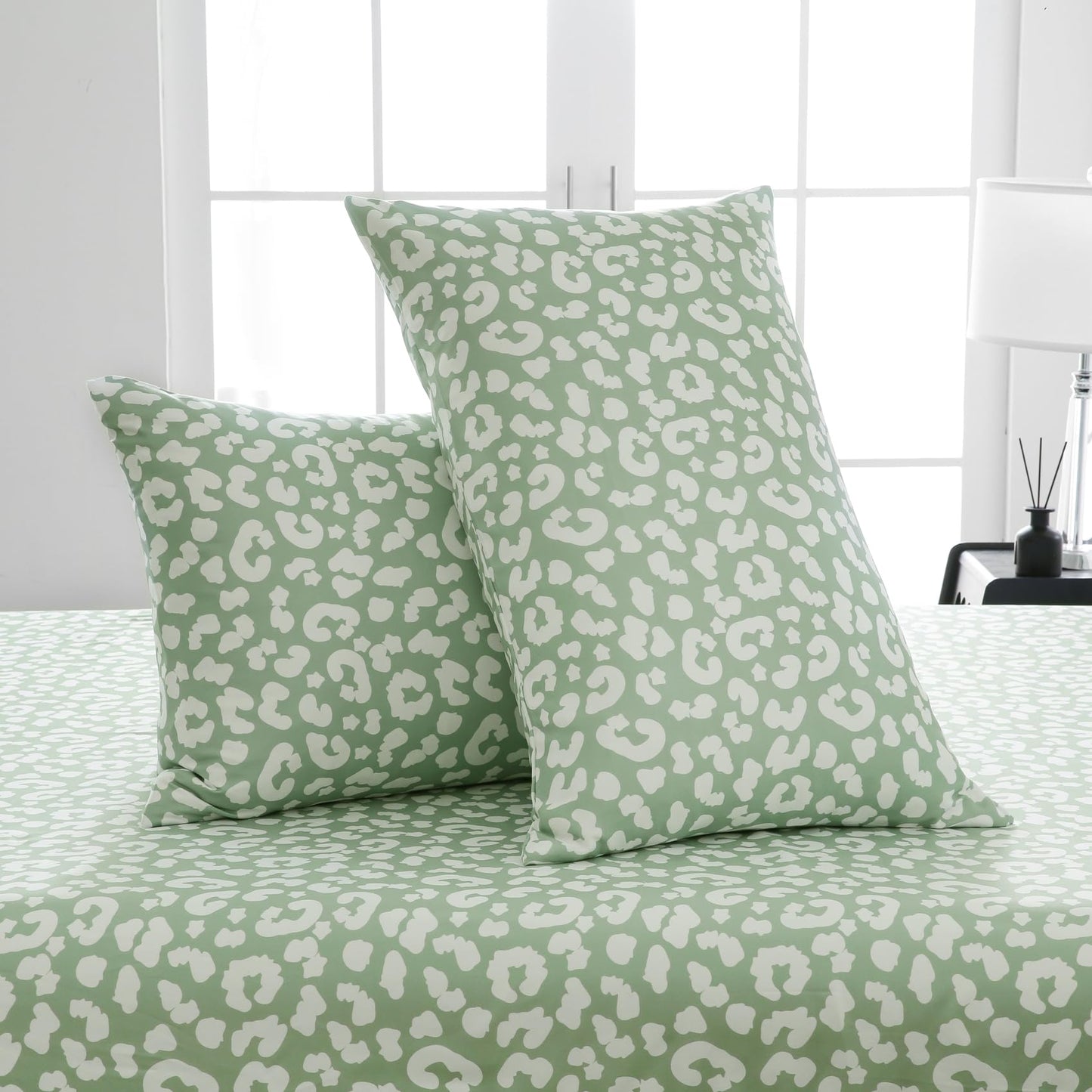 Yibeizi Sage Green Cheetah Print Sheets Set Deep Pocket Queen Size Bed Sheets Set, Leopard Printed Soft Microfiber Oeko-Tex Sheets & Pillowcases Hypoallergenic Wrinkle Free Bedsheets