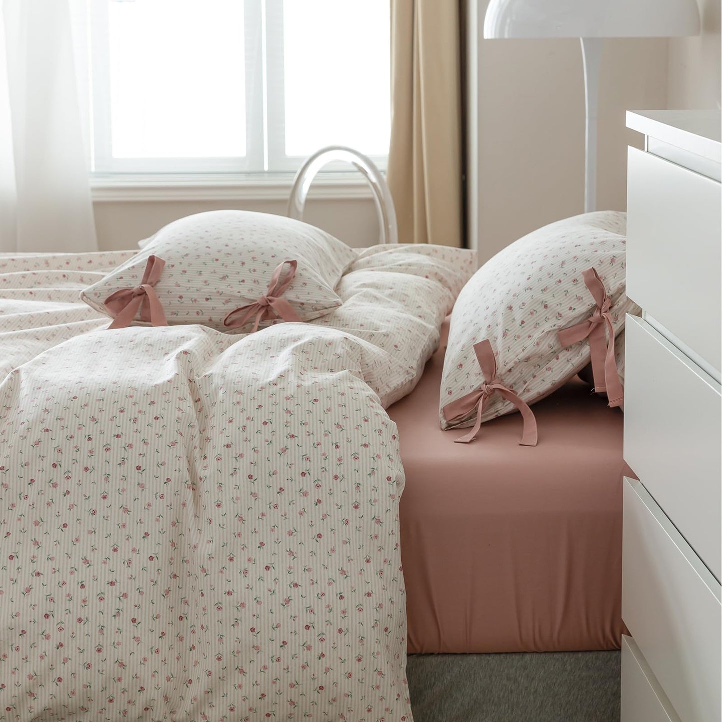 mixinni Soft Aesthetic Floral Print White Duvet Cover Pink Rose Pattern Girls Striped Bedding 1 Duvet Cover 2 Bow Tie Pillowcases Twin Size 100% Cotton with Zipper Ties for Teenage Girls