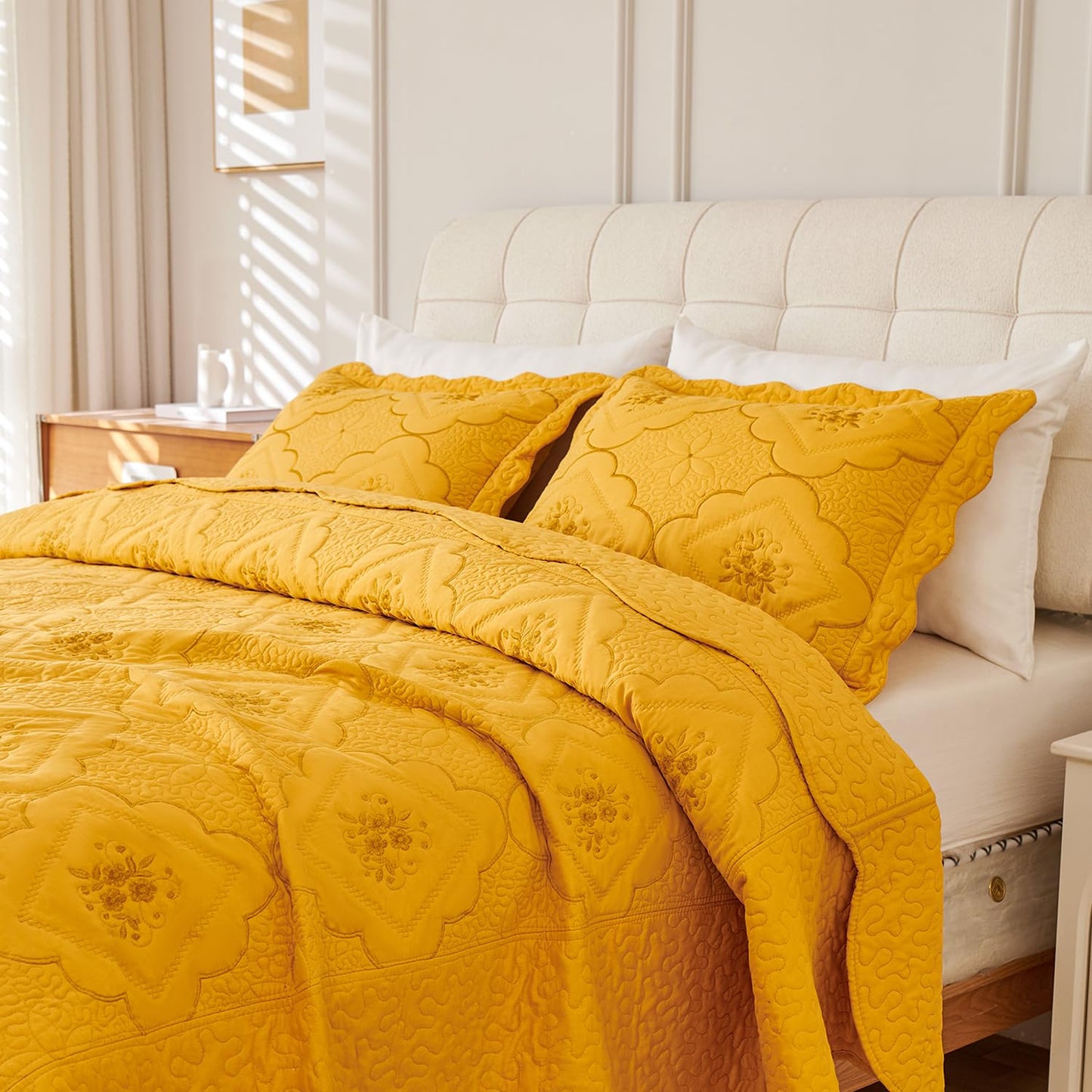 Cmfshape Floral Embroidery Quilt Set,3 Pieces Queen Quilt Bedding Set,Classic Diamond Pattern Quilts,Ultra Soft Lightweight Reversible Bedspread Coverlets for All Season(Gold,90"x90")