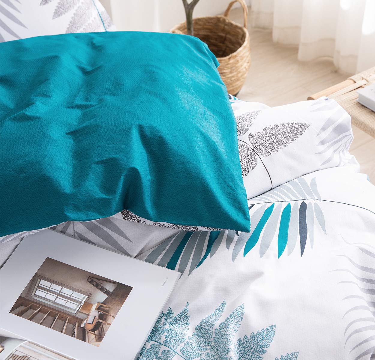 SLEEPBELLA Comforter Queen Size, 600 Thread Count Cotton Blue Floral with Khaki & Grey Leaves Pattern White Reversible Comforter Set,Down Alternative Bedding Set 3Pcs(Queen, Blue Botanical)