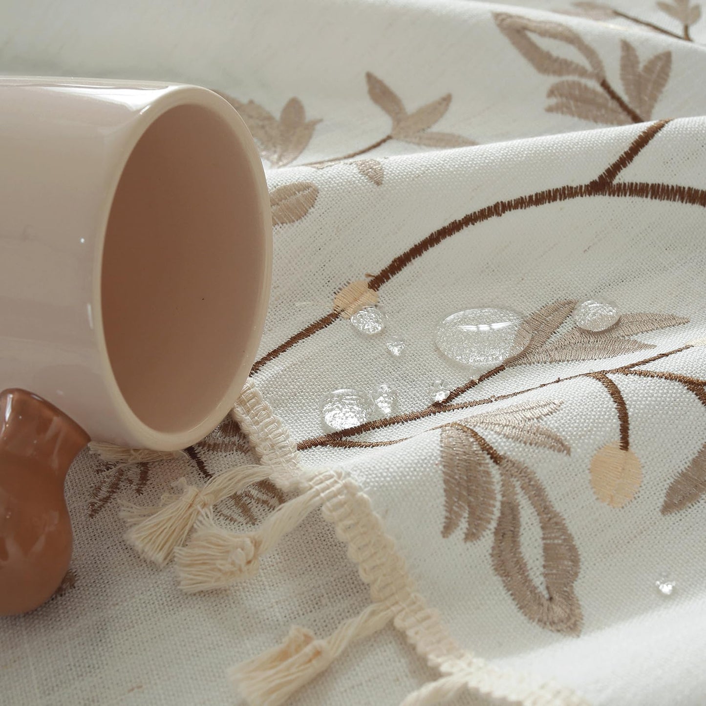 QDTTSRY Rectangle Cotton Linen Tablecloth, Heavy Duty Waterproof Tablecloths Farmhouse Tablecloth, Soft and Wrinkle Free Table Cover with Tassels for Kitchen & Dining (Coffee Flower, 70" x 55")
