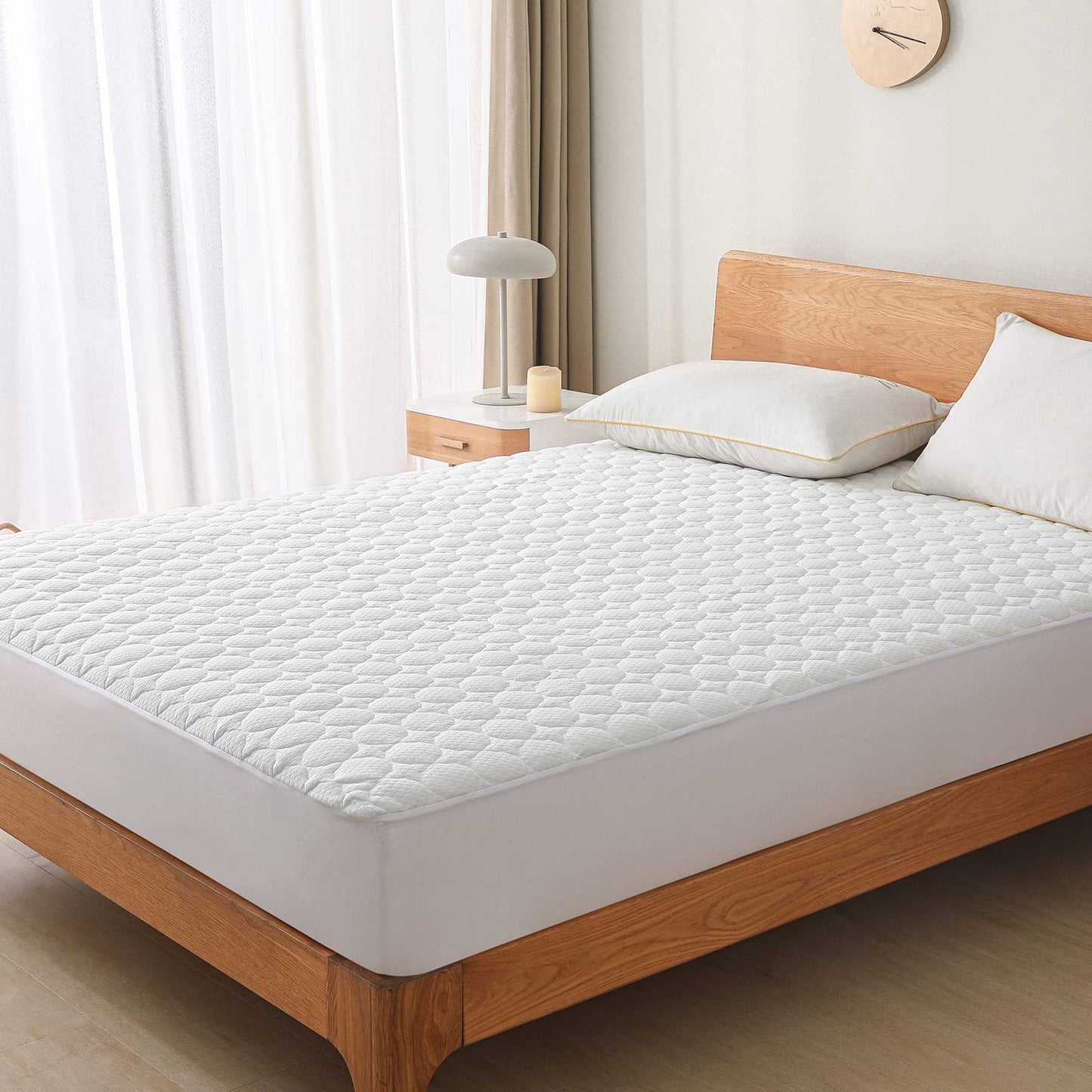 Queen Size Waterproof Mattress Protector Fitted Quilted Mattress Pad Cover with Deep Pocket Up to 18''