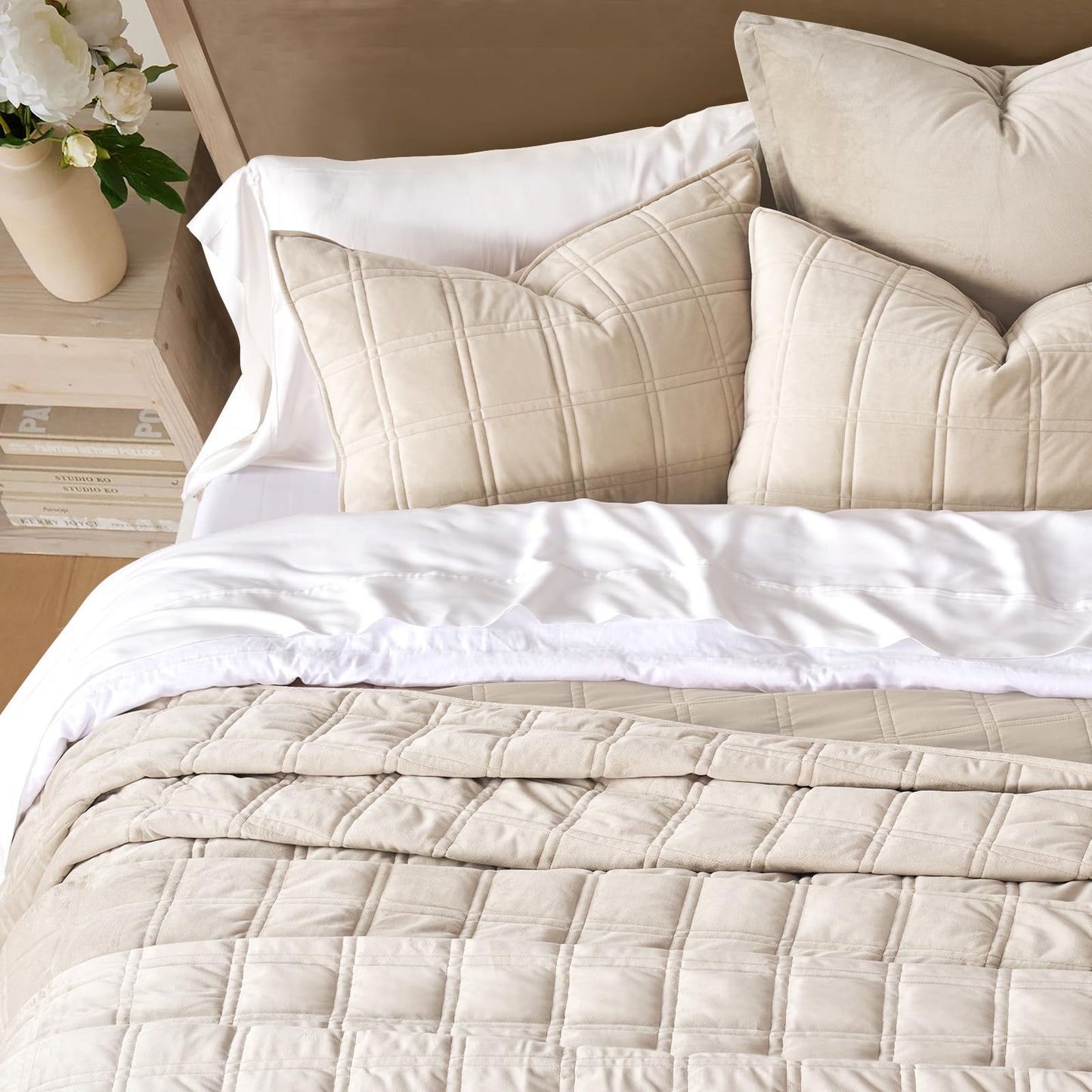 EVERGRACE 3 Pieces Luxurious Velvet Quilt King Size, Ultra Soft Bedspread Coverlet Set, Double Box Stitch Lightweight Velvet Comforter for All Season with 2 Shams, Beige, 108"x96"