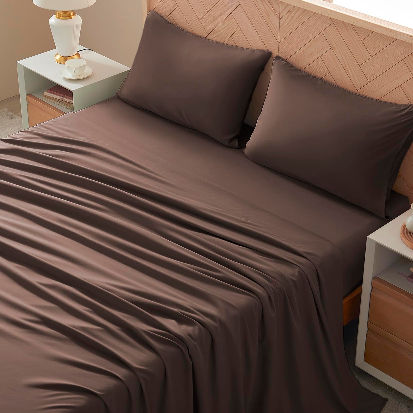 USXIBEI Queen Size 4 Piece Sheet Set - Comfy Breathable & Cooling Bed Sheets Set, Soft and Wrinkle Free, Deep Pockets, Easy & Secure Fit, Hotel Luxury Bedding - Oeko-Tex - Dark Brown