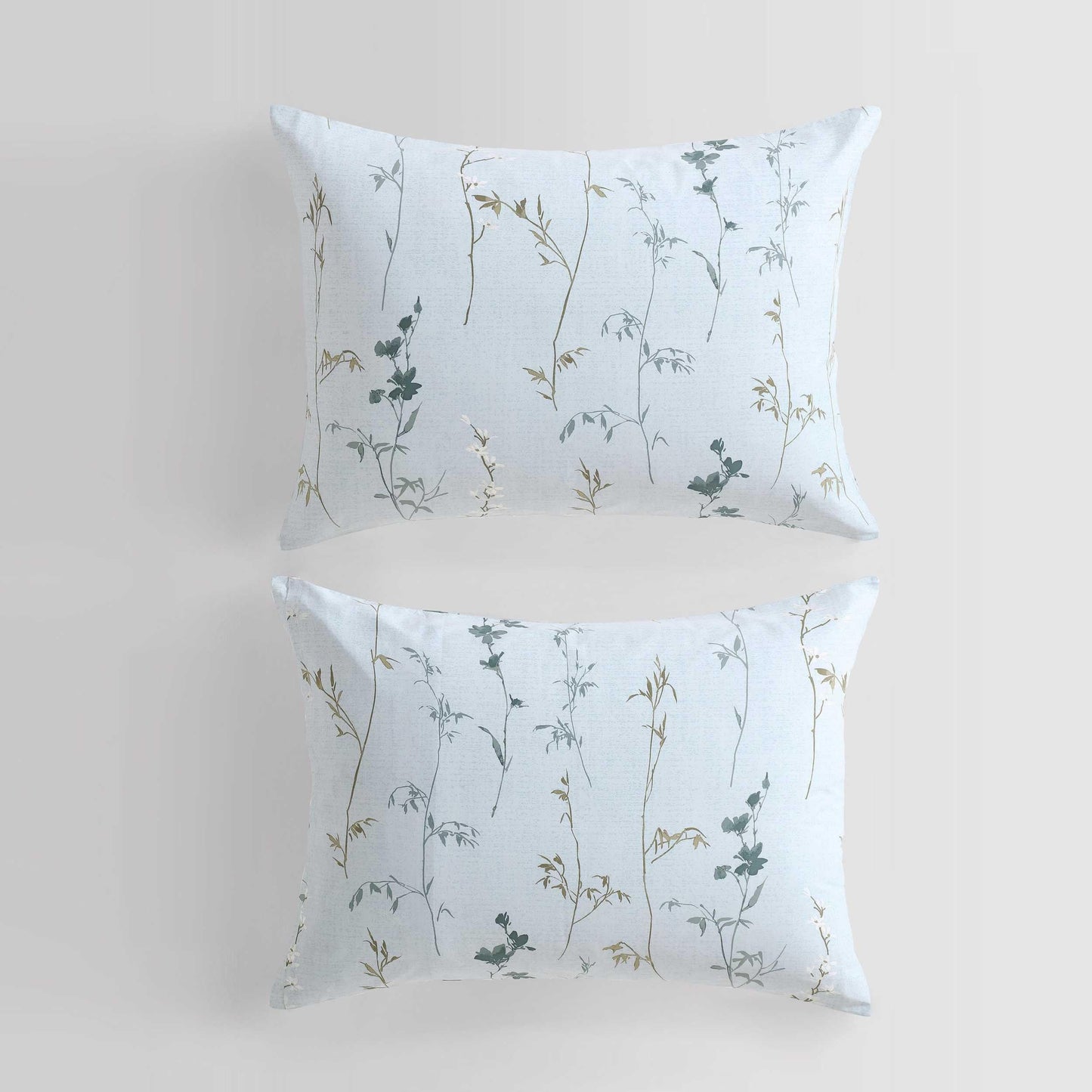 Calvin Klein - King Comforter Set, Cotton Floral Bedding with a Naturally Soft Feel, 3 Piece Bed Set with Matching Pillowcases (Wildflower Blue)