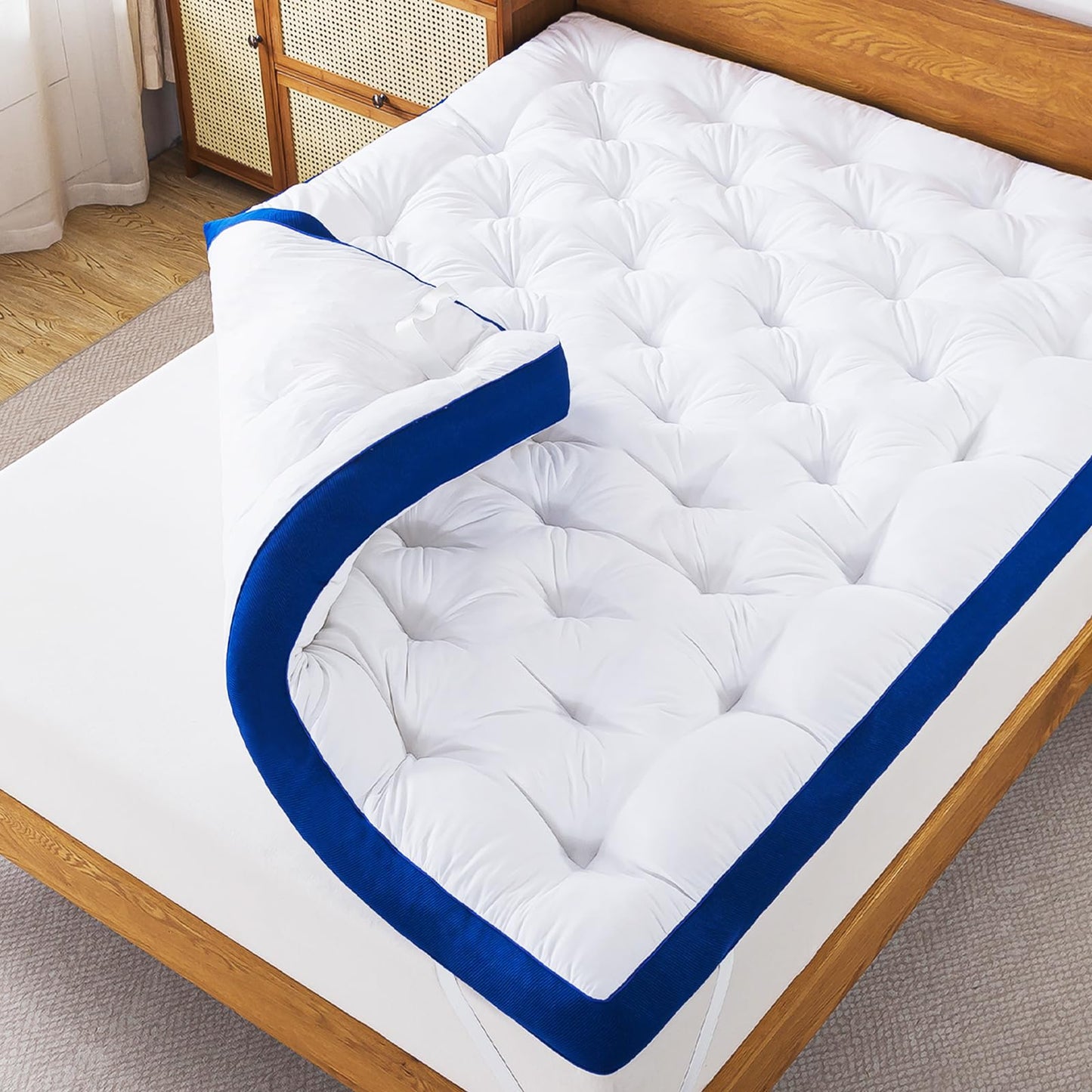 WhatsBedding 5 Inch Memory Foam Mattress Topper Queen for Back Pain, Filled with Flfuffy Soft Breathable Stuffing, Thick Supportive Pillow Top Queen Mattress Topper