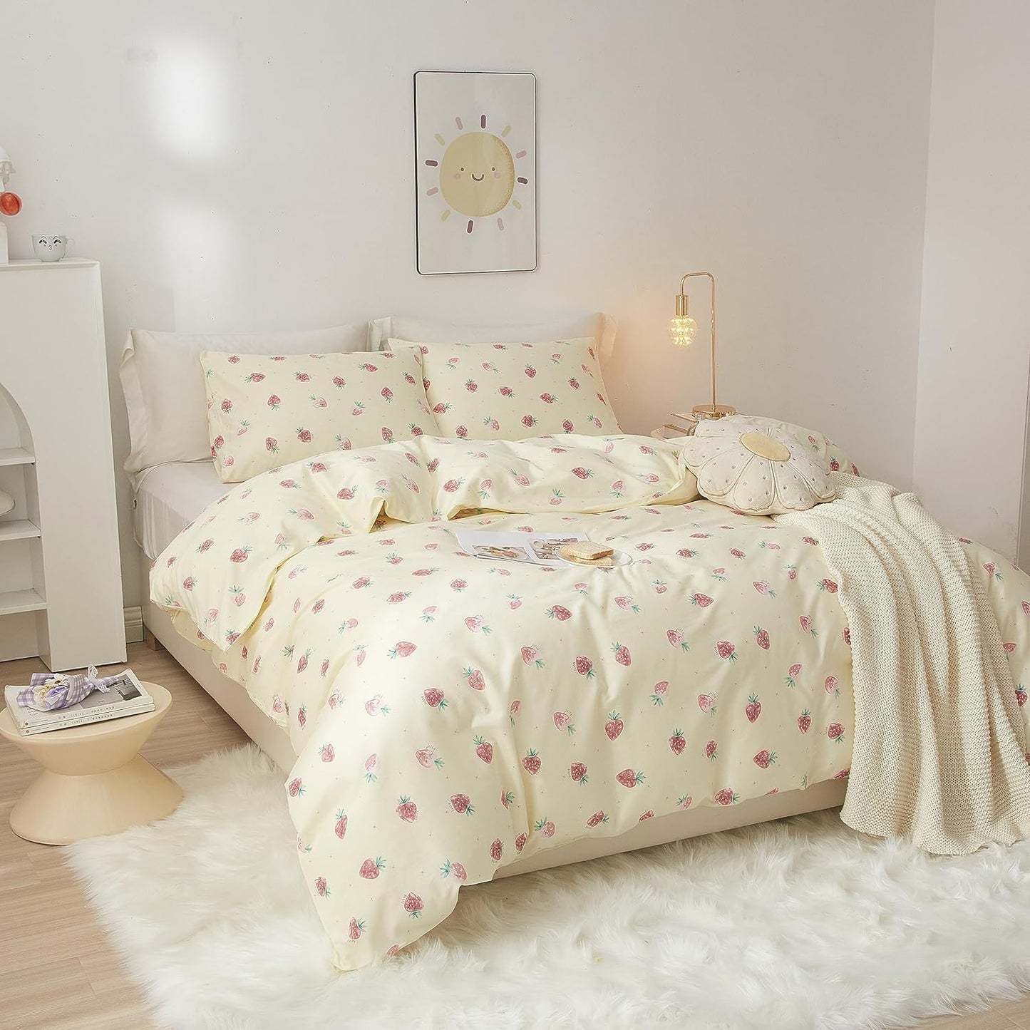 LifeTB Girls Strawberry Comforter Set Queen Cute Kids Fruit Bedding Set Beige Cream Strawberry Pattern Kawaii Comforter for Teens Boys Soft Fluffy Queen Comforter Set with 2 Pillowcases