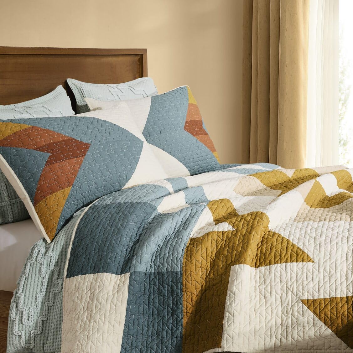Pendleton King Quilt Set – 100% Cotton 3 Piece Quilt Set with Shams, Soft Lightweight Bedding for King Size Bed, Silver Blue Patterned Comforter Alternative, King Bedding Set (Carico Lake)