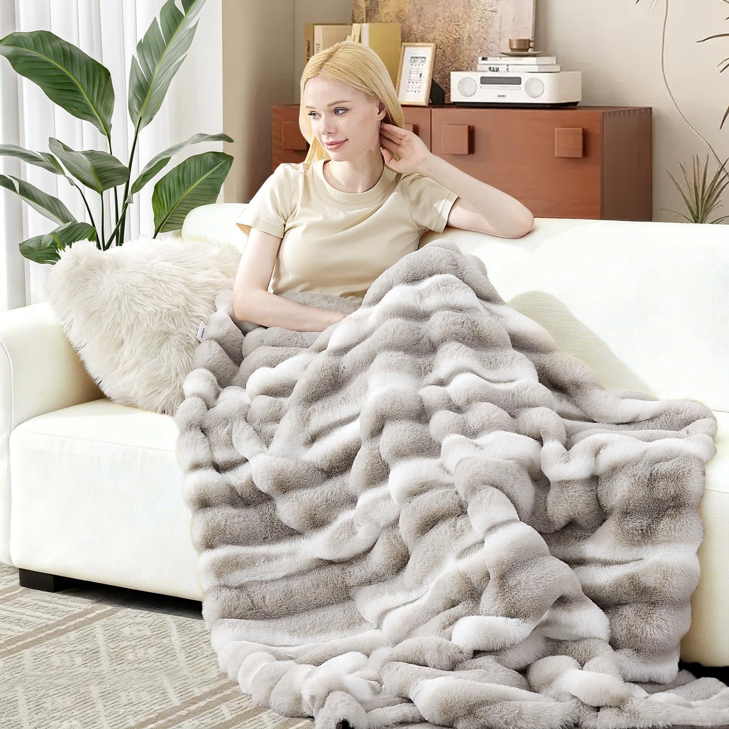 VFROO Plush Faux Rabbit Fur Throw Blanket – 850GSM Thick & Warm, Ultra Soft Fluffy Blanket for Couch, Bed, Sofa, Ideal Gift for Women, 50" × 60", Grey