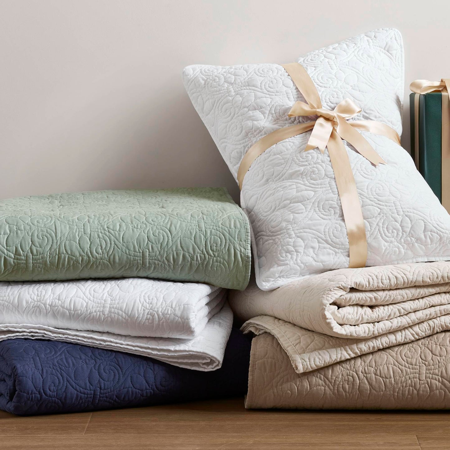 Madison Park Quebec Reversible Quilt Set Damask Design, Double Sided Stitching All Season, Lightweight Bedspread Bedding Set, Matching Sham, Seafoam, Full(96"x110") 3 Piece