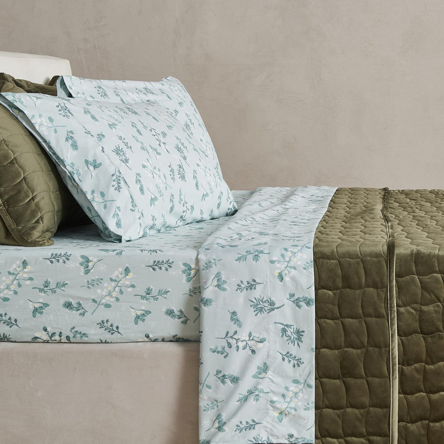 Great Bay Home King Size Floral Microfiber Sheet Set - 4-Piece Ultra-Soft, Brushed Bedding Sheets & Pillowcases - Wrinkle Free, Comfortable, All-Season Bed Sheets (Snowy Botanical)