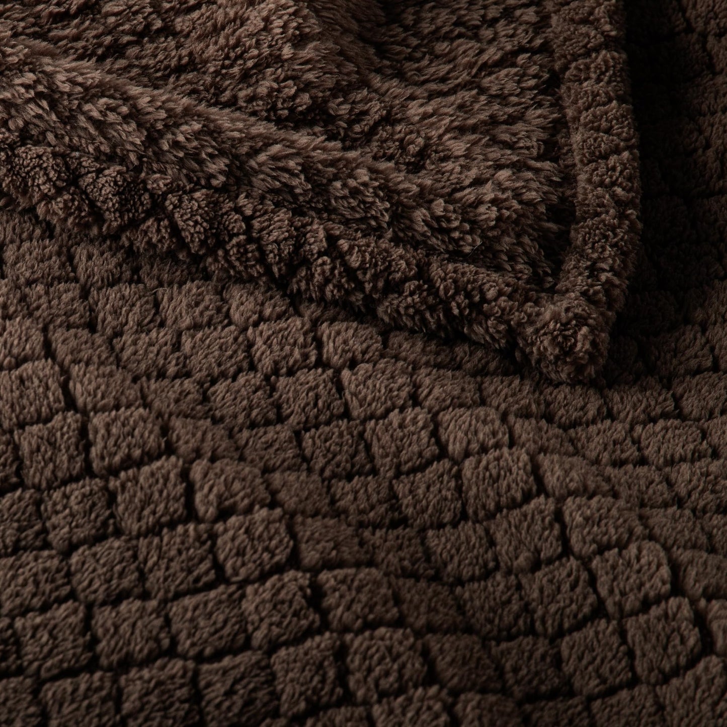 Exclusivo Mezcla Fleece Throw Blanket for Couch and Bed,Extra Soft Warm Decorative Fuzzy Throws for Women,Lightweight Cozy Blankets Size 50x60 Inches, Coffee