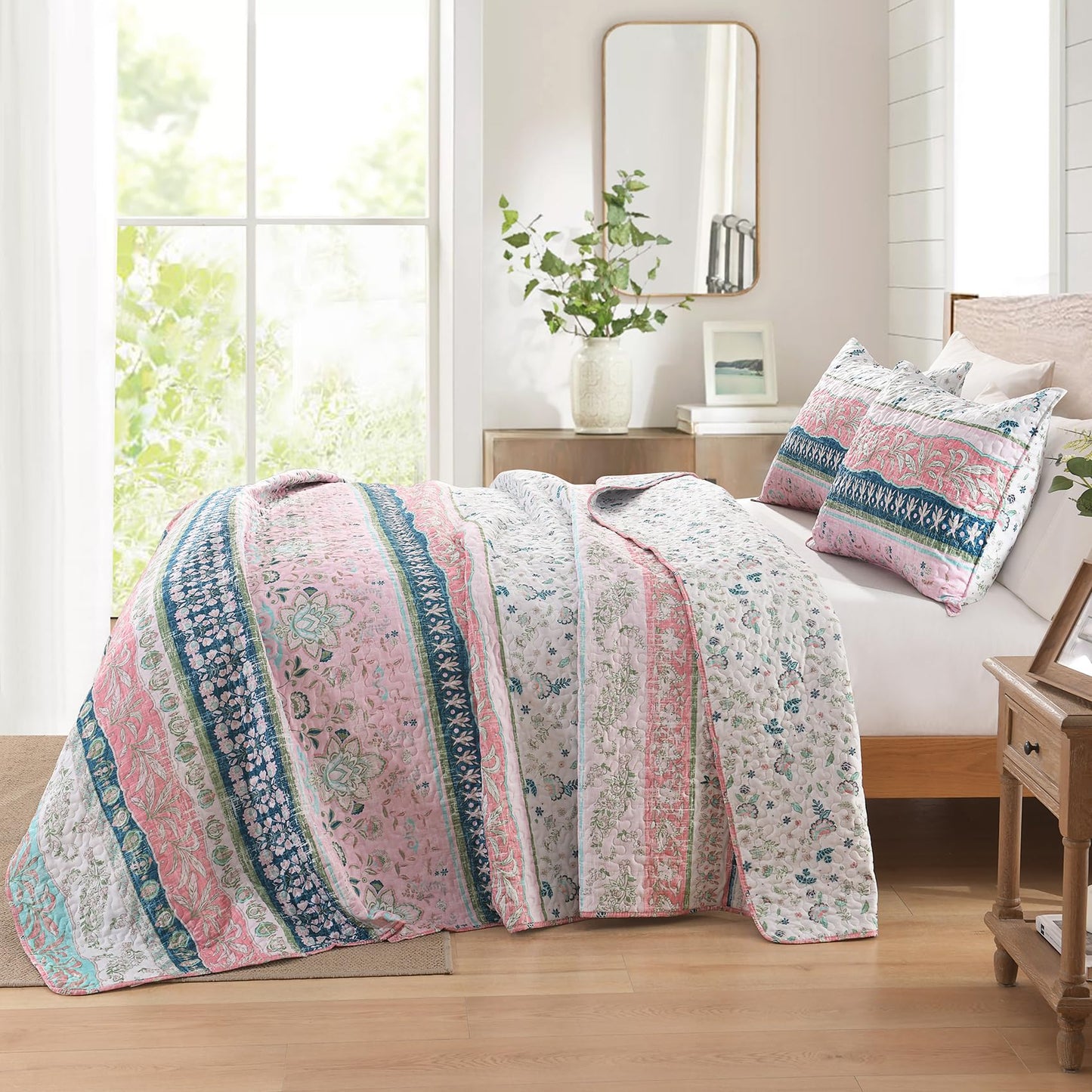 HORIMOTE HOME Boho Style Queen Quilt Set Pink Bohemian Floral Strip Quilt Beddding Set, Soft and Lightweight Bedspread for All Season, Full Size Bed Coverlet with 2 Matching Pillow Shams (3 Pieces)