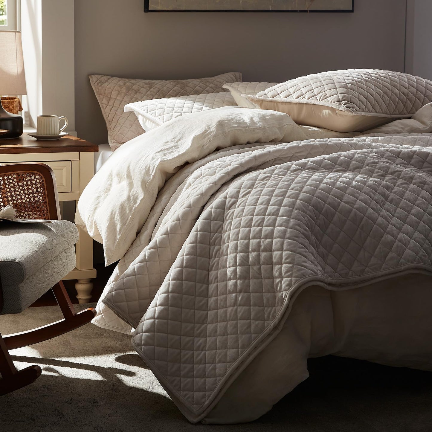 Hilliomas Oversized California King Size Velvet Quilt Set (120"x120"), Luxurious Diamond Quilted Stitching, Lightweight Soft All-Season Bedspread Set with 2 Pillow Shams, White