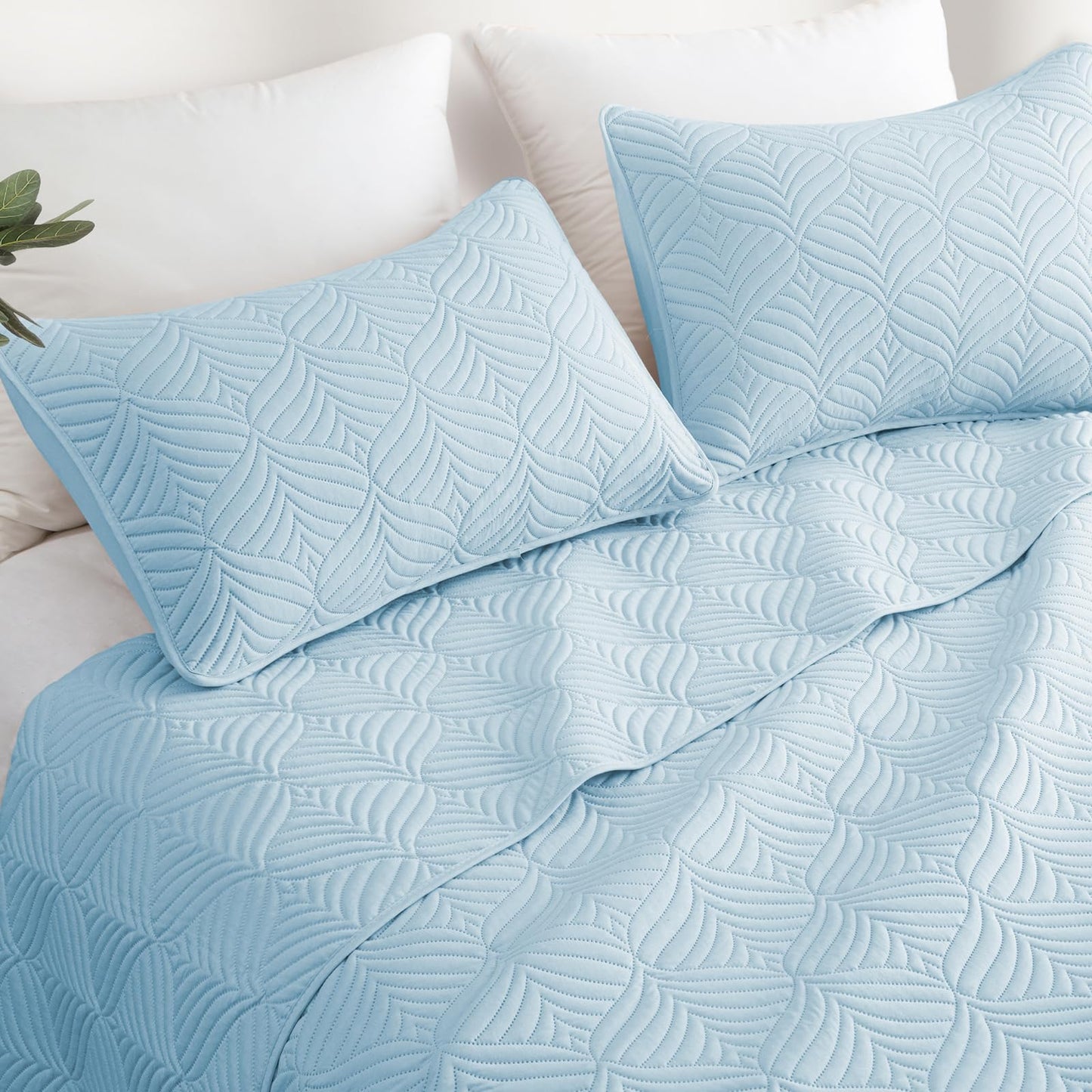 Whale Flotilla Extra Soft Full Queen Quilt Bedding Set, Lightweight Light Blue Bedspreads Quilts Queen Size with Modern Pattern, Reversible 3-Piece Coverlet with 2 Pillow Shames for All Seasons