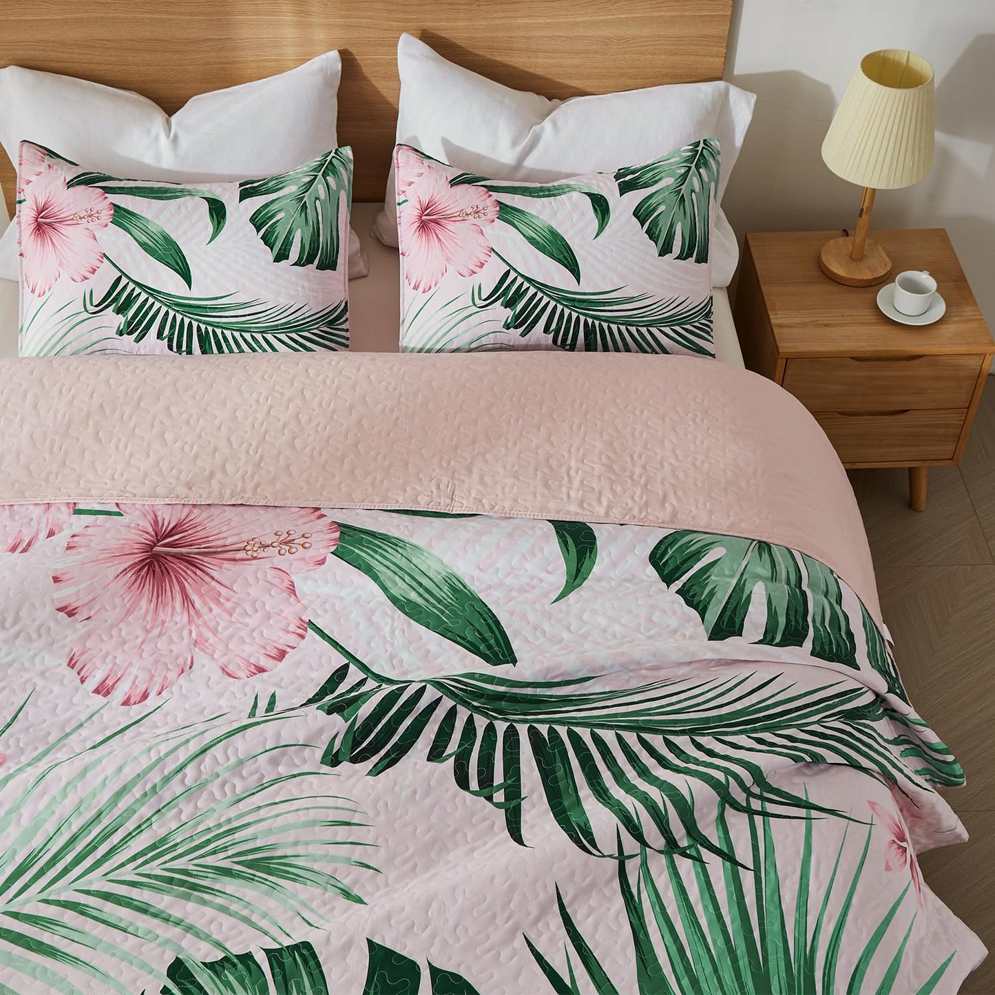 Yogeneg Queen Quilt Bedding Set,Green Botanical Pattern Blush Full/Queen Quilt Set,3 Piece Lightweight Soft Summer Bedspread Coverlet with 2 PIillow Shams,All Season(Pink,90"x96")