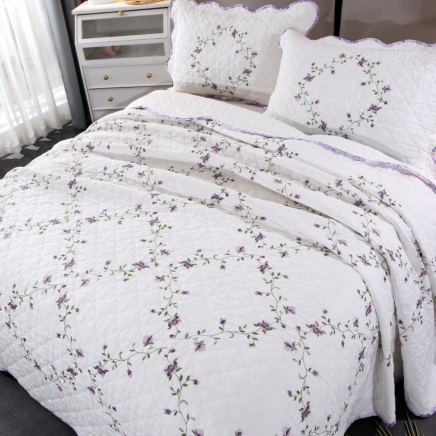 Quilt Set Purple Floral 3D Embroidery Pattern 3 PCS 100% Cotton Reversible Quilted Embroidered Decorative Bedspreads Coverlet Set, Lightweight &Soft Queen Size White Bedding Coverlet for All Season
