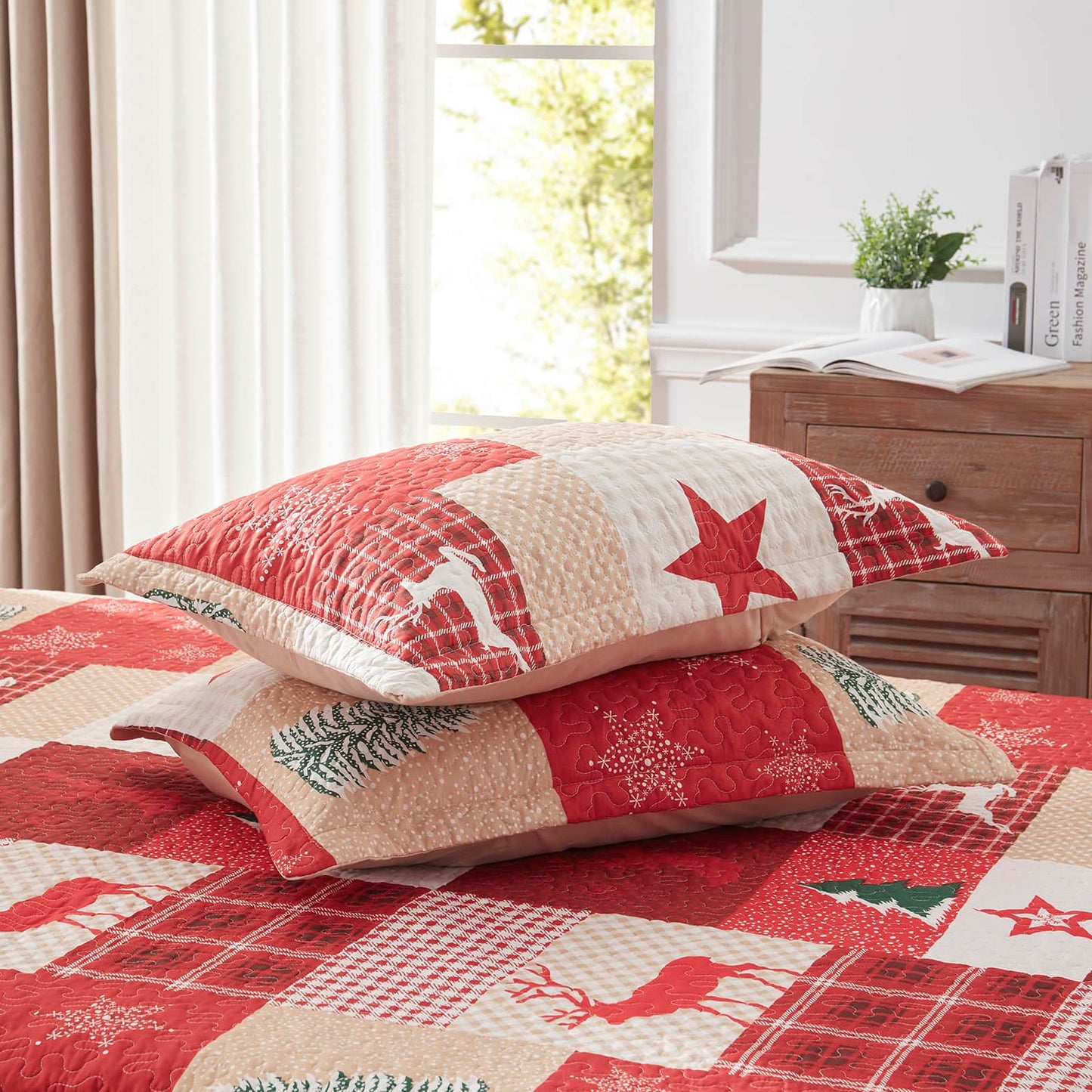 LEAONME Christmas Quilt Set 3-Piece King Size Bedspread Coverlet 98''x106'' Lightweight Patchwork Oversized Bedding Set with 2 Pillow Shams for All Seasons