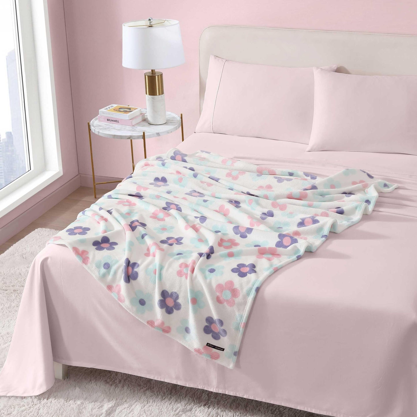 Betsey Johnson - Blanket, Buttery-Soft Throw Blanket for Couch or Bed, Boldly Plush & Oversized Bedding (Retro Daisy Toss Purple, 50" x 70")