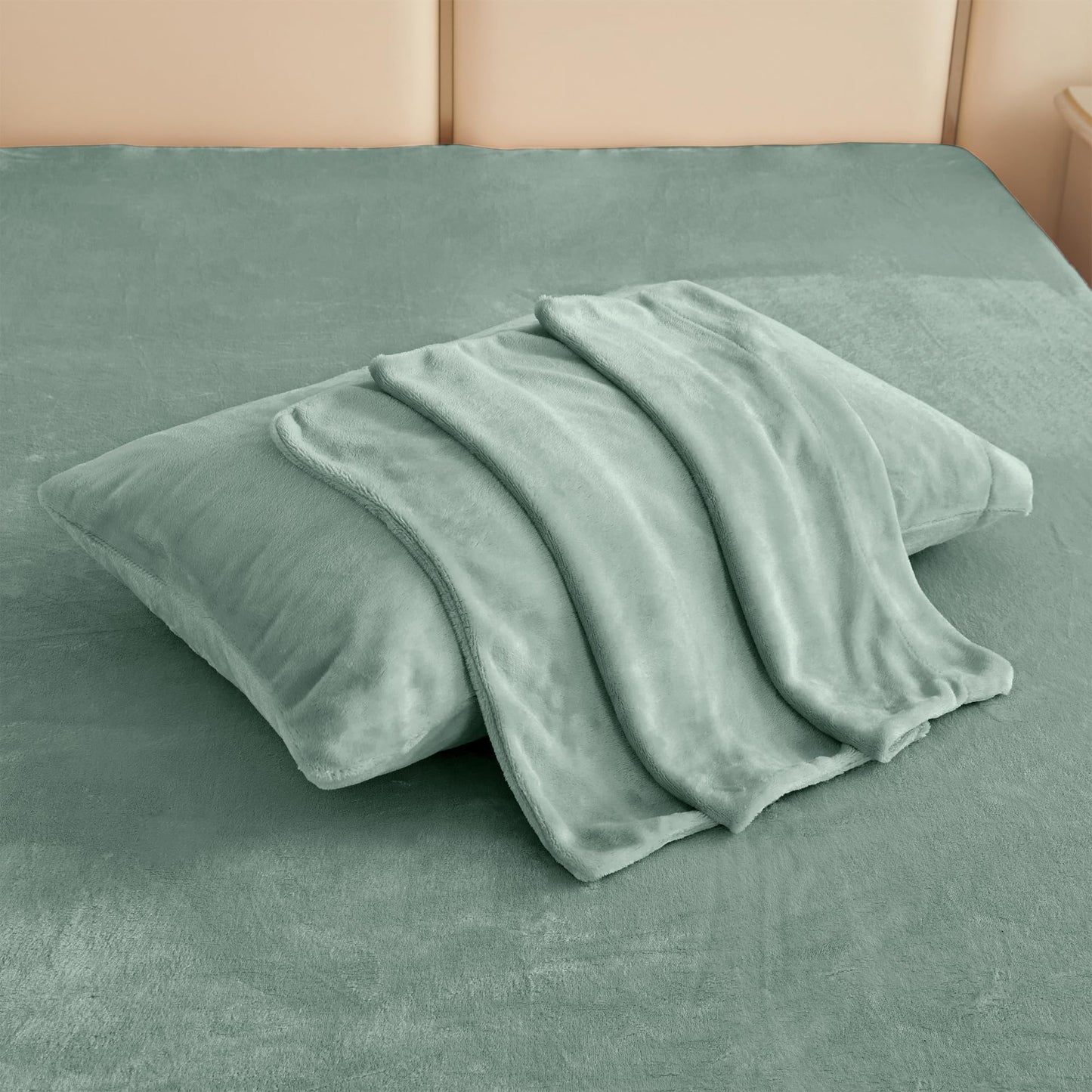 Viviland Plush Micro Polar Fleece Full Bed Sheet Set, Cozy Flannel-Like Velvet/Velour Fitted Sheets with 15" Deep Pocket, Fuzzy Warm Winter Double Sheets & Pillowcase Set, Sage Green