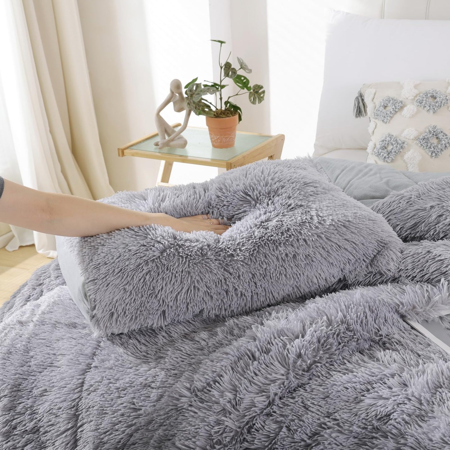 Smoofy Fluffy Queen Comforter Set, Faux Fur Comforter Set Queen Size, Luxury Fuzzy Bedding Set, Soft Shaggy Bed Set for All Season, 3 Pieces - 1 Comforter & 2 Pillowcases, Grey