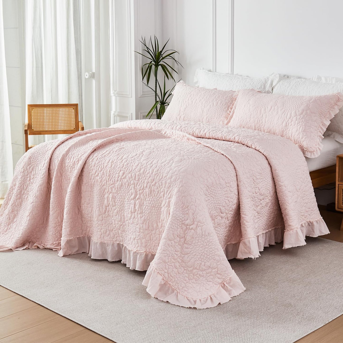 WINLIFE Pink Ruffled Quilt Set 3pcs, Queen Size 90''x98'' Stone Washed Crinkled Quilt Set with Pillow Shams, Lightweight Microfiber All Season Bedspread Coverlet for Farmhouse Shabby Chic Bedroom