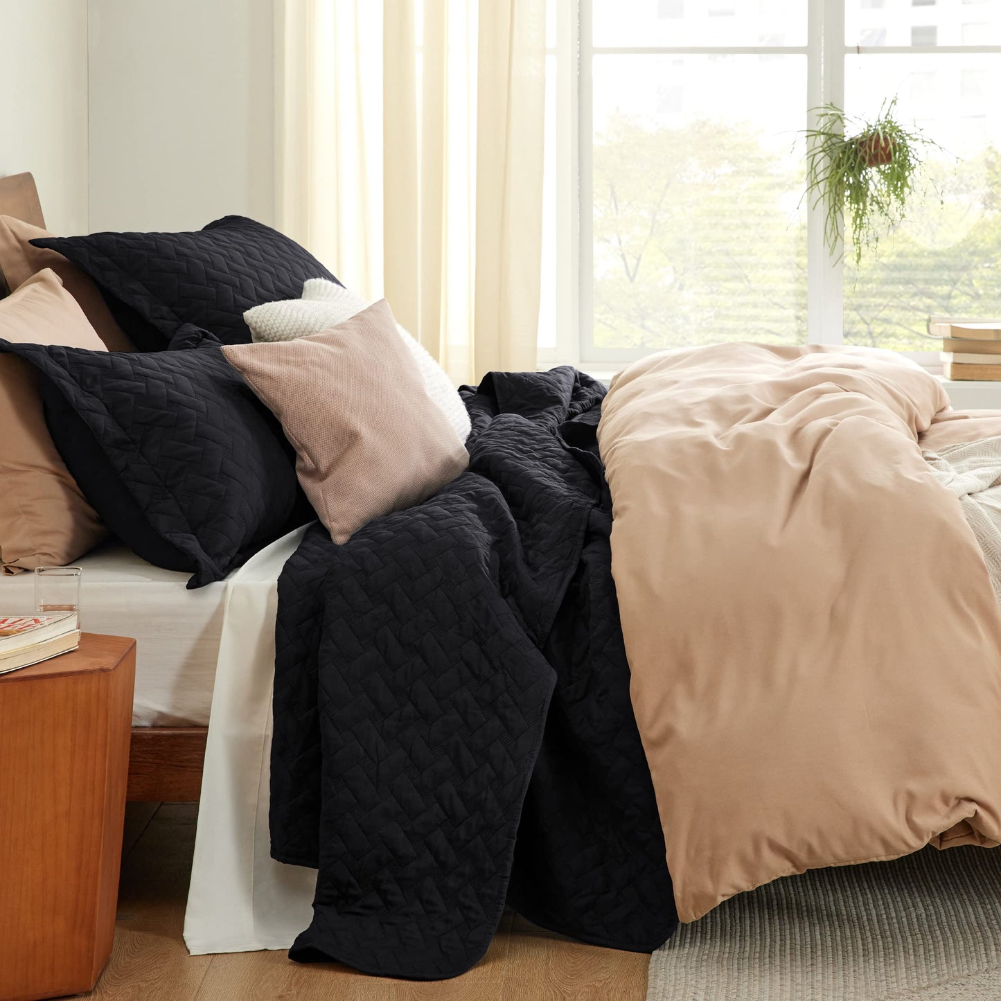 Bedsure Quilts King Size - Lightweight Bedspreads King Size with Basket Weave Pattern, Soft Quilt Bedding Set, Black Comforter Set Coverlet for All Seasons with 2 Pillow Shams (106" x 96")
