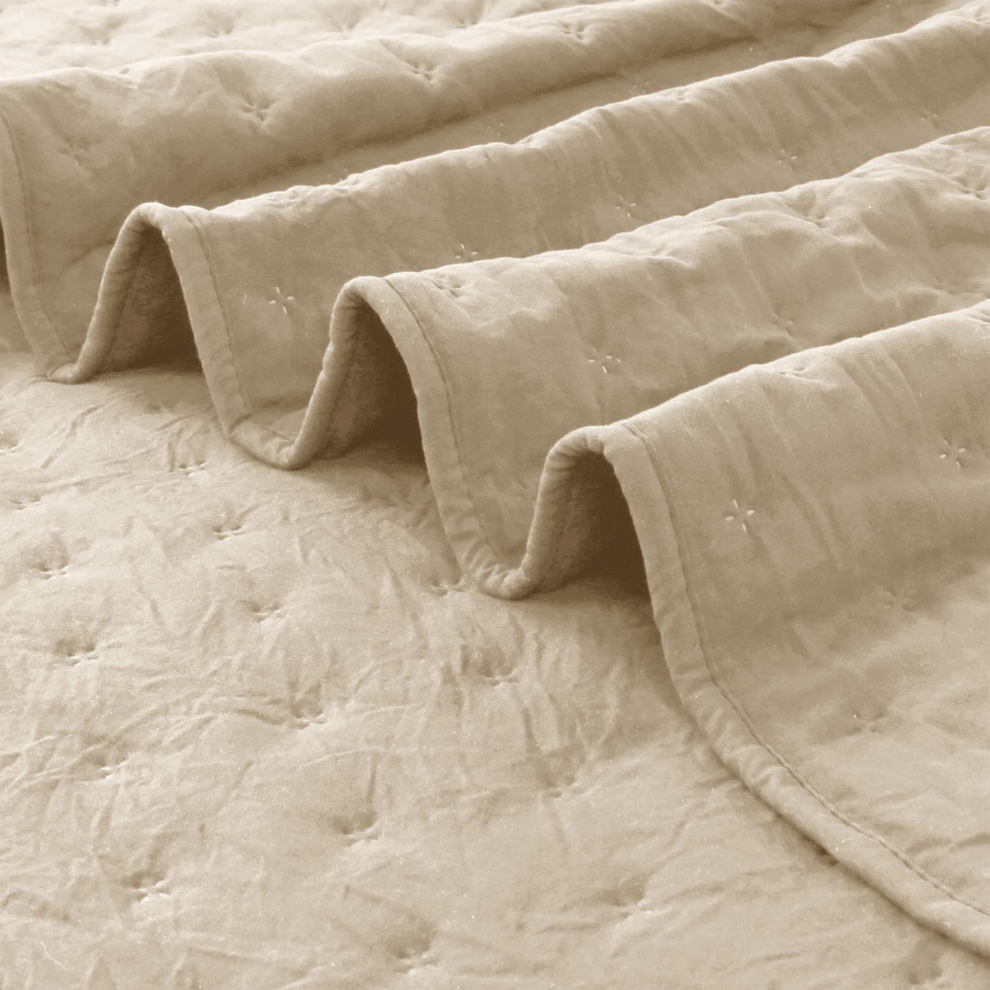 ROARINGWILD Beige Cloud Queen Size Quilt Bedding Sets with Pillow Shams, Farmhouse Lightweight Soft Bedspread Coverlet, All Season Rustic Country Thin Comforter, 3 Pieces, 90x90 inches, Tan Cream