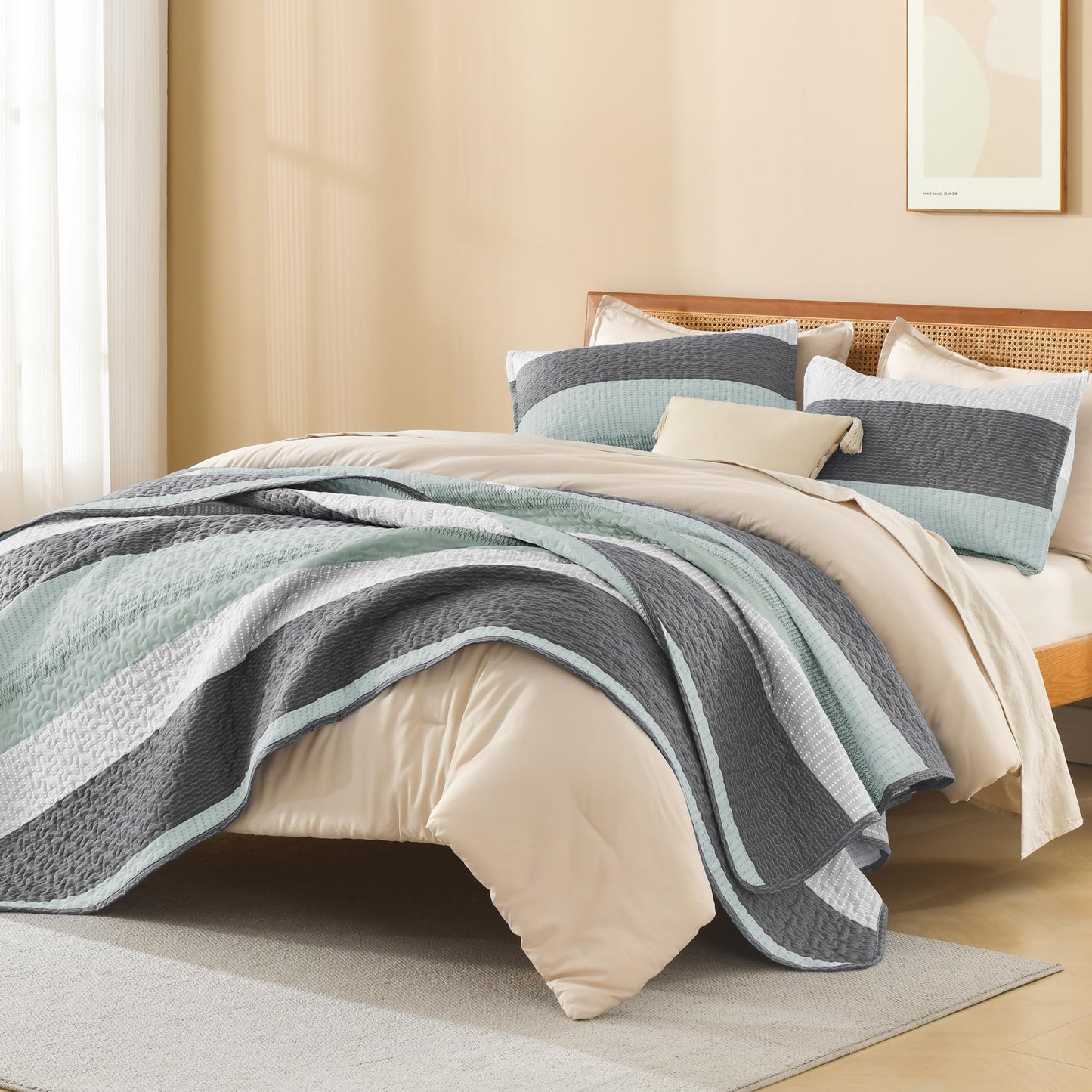 Litanika Quilt King Size Sage Green, Stripe Patchwork Summer Bedspread Coverlet 3 Pieces, Soft Lightweight Polyester Quilted Bedding Set for All Season(1 Quilt, 2 Pillowcases)
