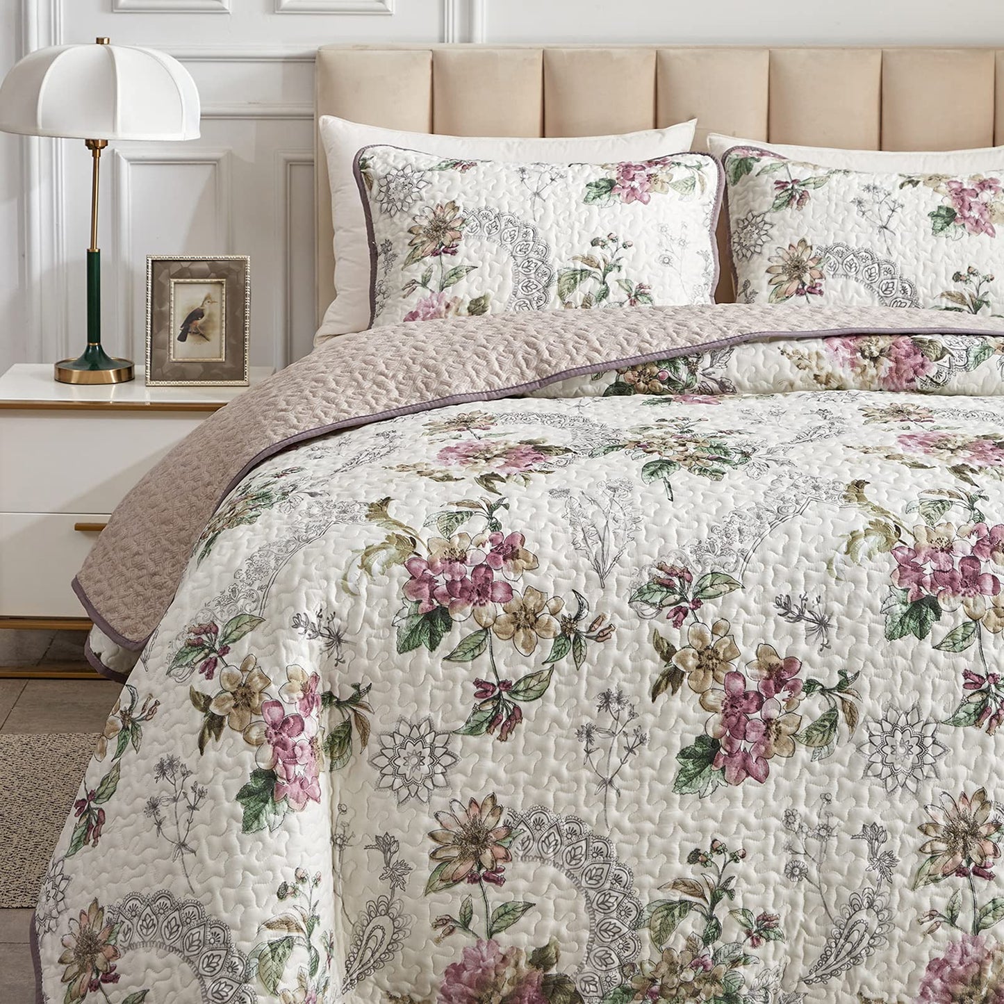Flysheep 3 Pieces Quilt Set Full/Queen Size, Beige Floral Reversible Bedspread Coverlet Set, Soft Microfiber Lightweight Bed Cover for All Season (90" x 90", 1 Quilt+ 2 Pillow Shams)