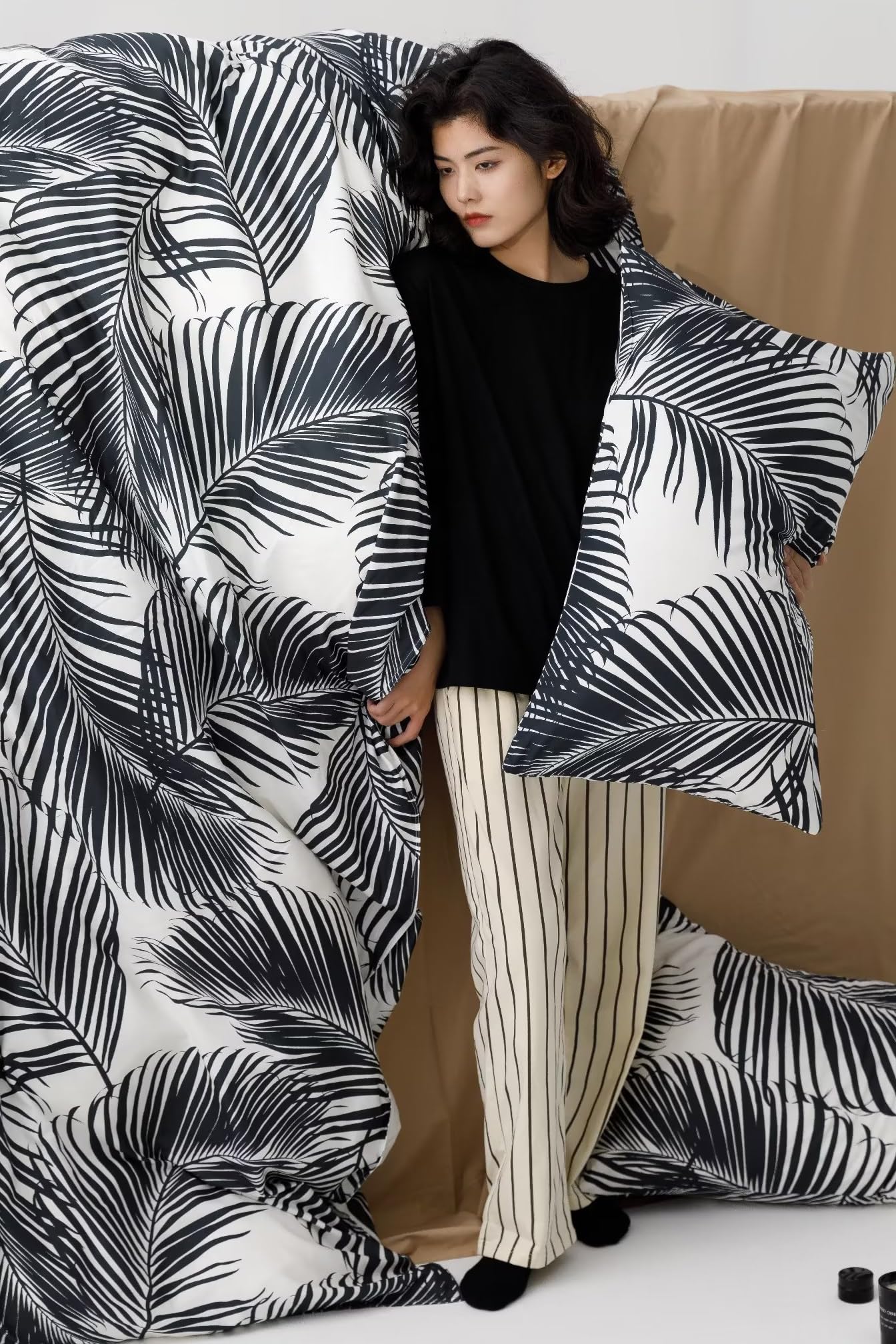 karever Black Leaves Comforter Queen & White Palm Leaf Printed Sets Modern Boho Tropical Botanical Bed Quilts for Women Men Soft Floral Comforters, Queen(90''*90'')