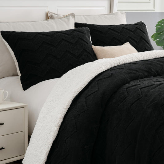 BEDELITE Fluffy Queen Comforter Set - Super Soft Sherpa Black Comforter for Queen Size Bed, Luxury Warm Bedding Set for Winter, Fuzzy Bed Set 3 Pieces (1 Comforter, 2 Pillowcases)