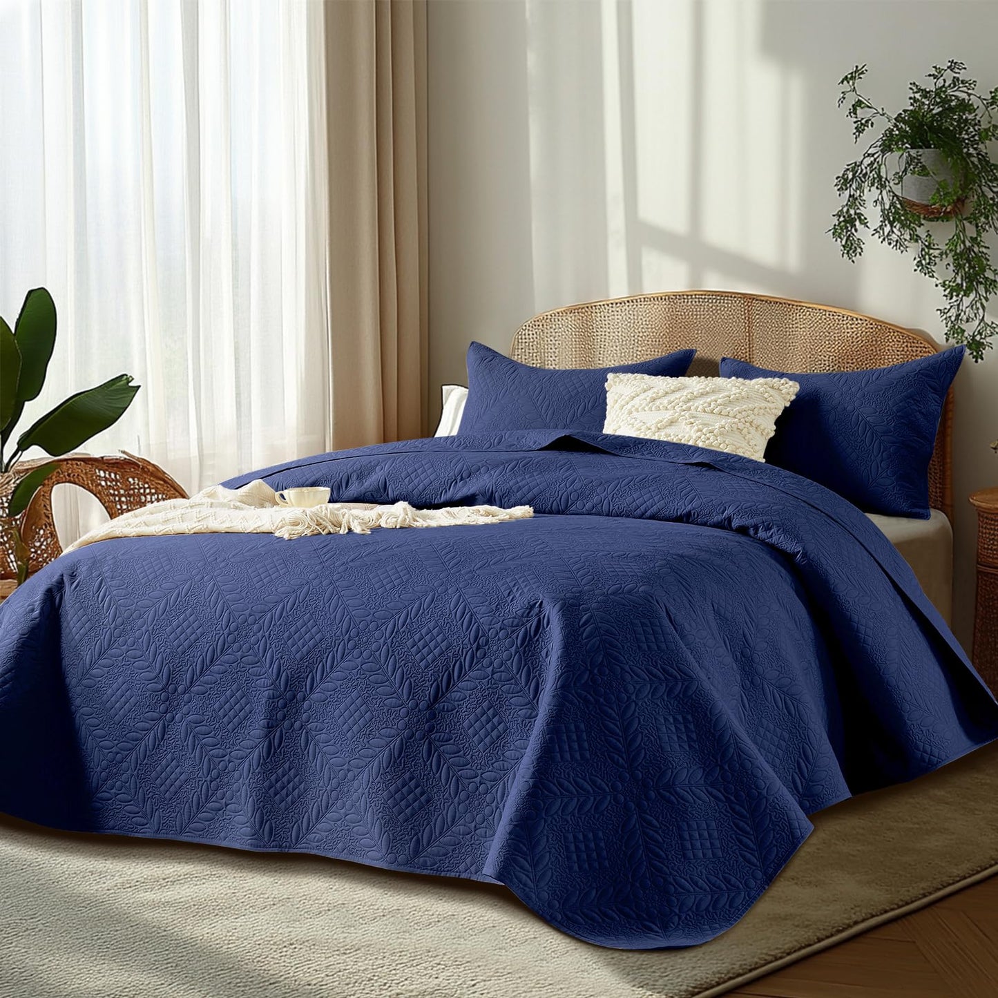 FLYMME Full Queen Quilt Bedding Set,Lightweight Navy Blue Bedspreads,Vintage Olive Leaf Design,Ultra Soft Microfiber Bed Coverlet 3 Pieces for All-Season (1 Quilt,2 Shams)