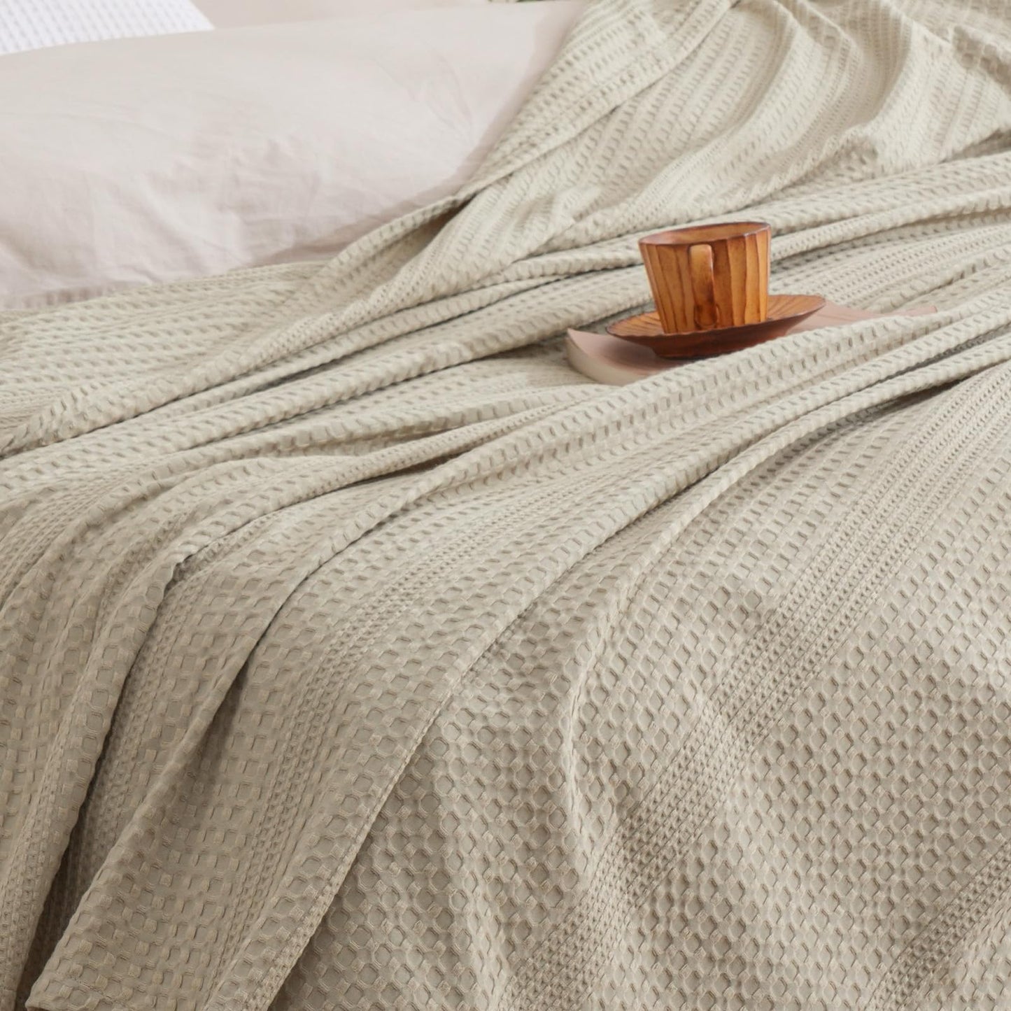 David's Home Cozy Waffle Weave Throw Blanket, Ultra Soft Breathable Lightweight Skin-Friendly Throw for All Seasons, Elegant Room Decor for Couch Bed Sofa Car Travel, Natural