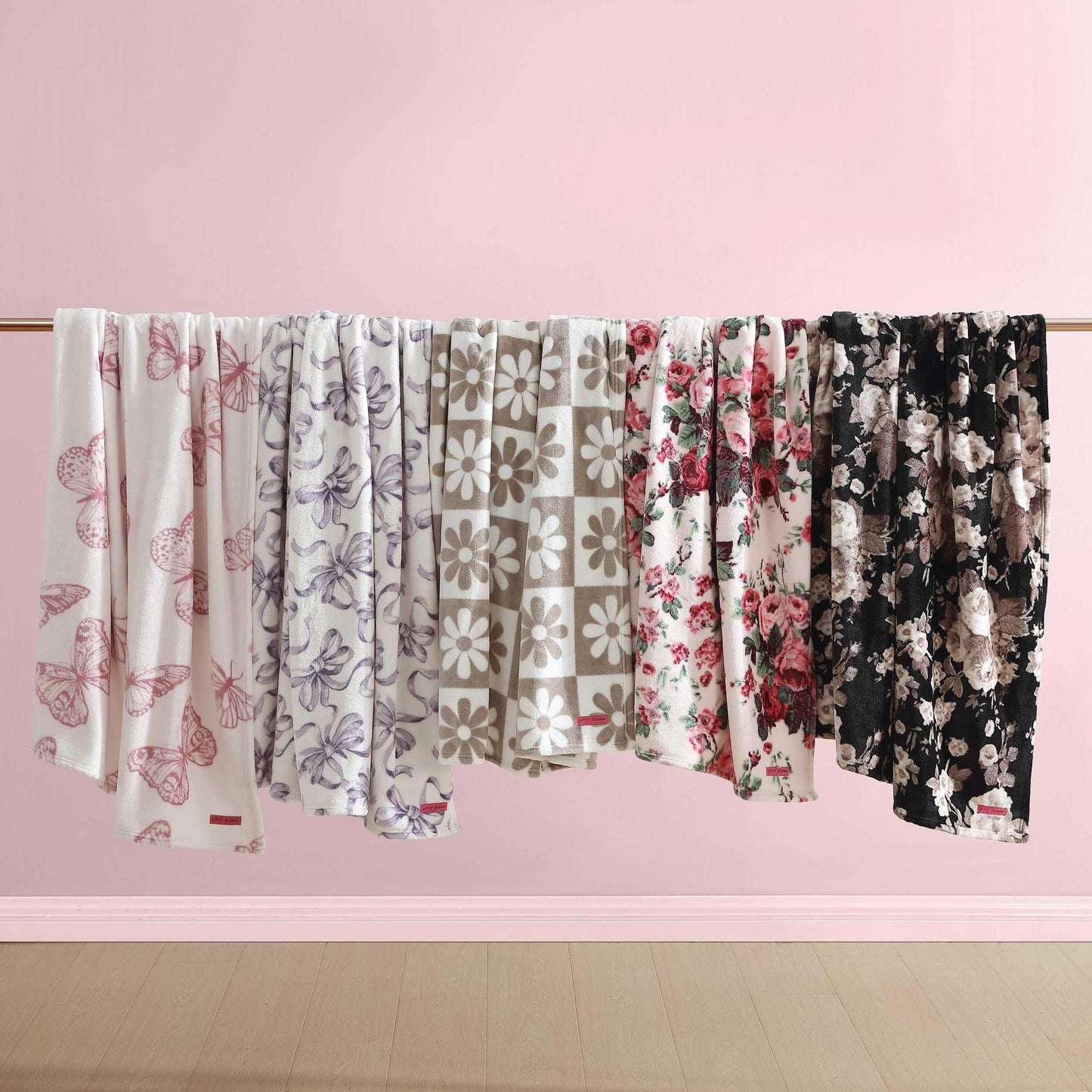 Betsey Johnson - Blanket, Buttery-Soft Throw Blanket for Couch or Bed, Boldly Plush & Oversized Bedding (Daisy Check White, 50" x 70")