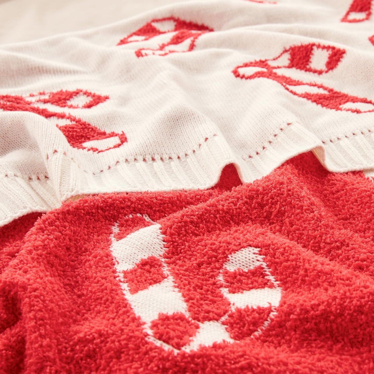 Douceur Christmas Candy Cane Throw Blanket, Ultra Soft Red Fluffy Festival Blanket, Reversible Cozy Decorative Blanket for Bed Couch Sofa, Super Soft Indoor Living Room Plush Throws, 60"X80"