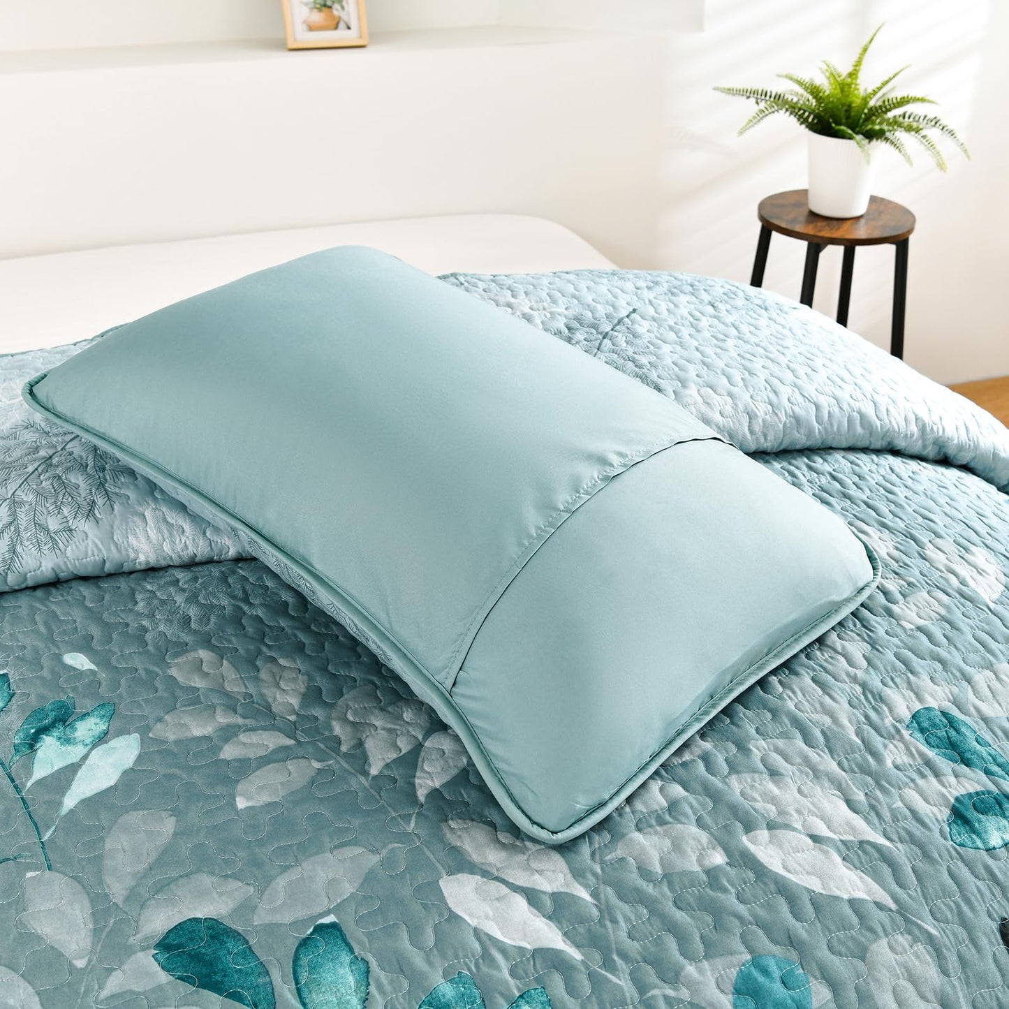 WONGS BEDDING Floral Quilt Set Queen Size, 3 Pieces Aqua Botancal Leaves Bedspread Coverlet Set with 2 Pillowcases for All Season, Soft Microfiber Floral Bedding Set 96"×90"