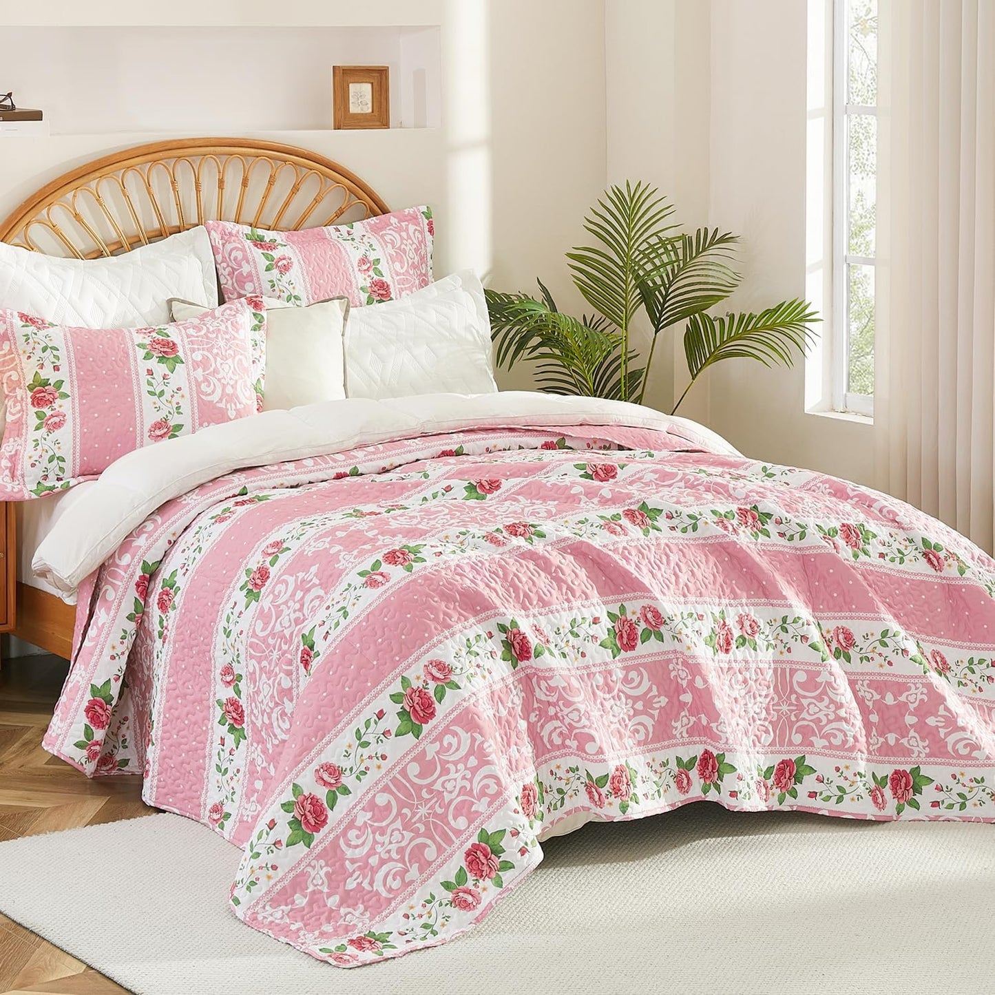 EVENHUG Quilt Queen Size Bedding Set Floral Bedspread Lightweight Reversible Bed Cover with 2 Pillow Shams for All Seasons 3 Pieces (92"X96")
