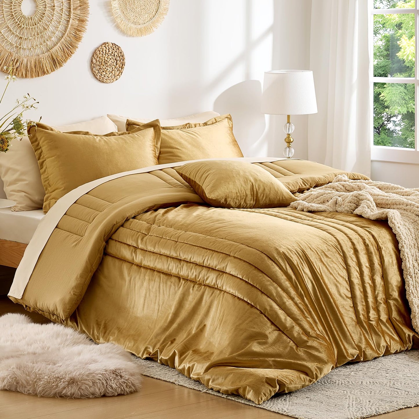 MUSSEL Bedding Comforter Set Queen Size 3 Pieces-Luxury Shiny Gold Striped Lightweight Bedroom Comforter Queen Size,Soft Velvet Bed Set with 2 Shams