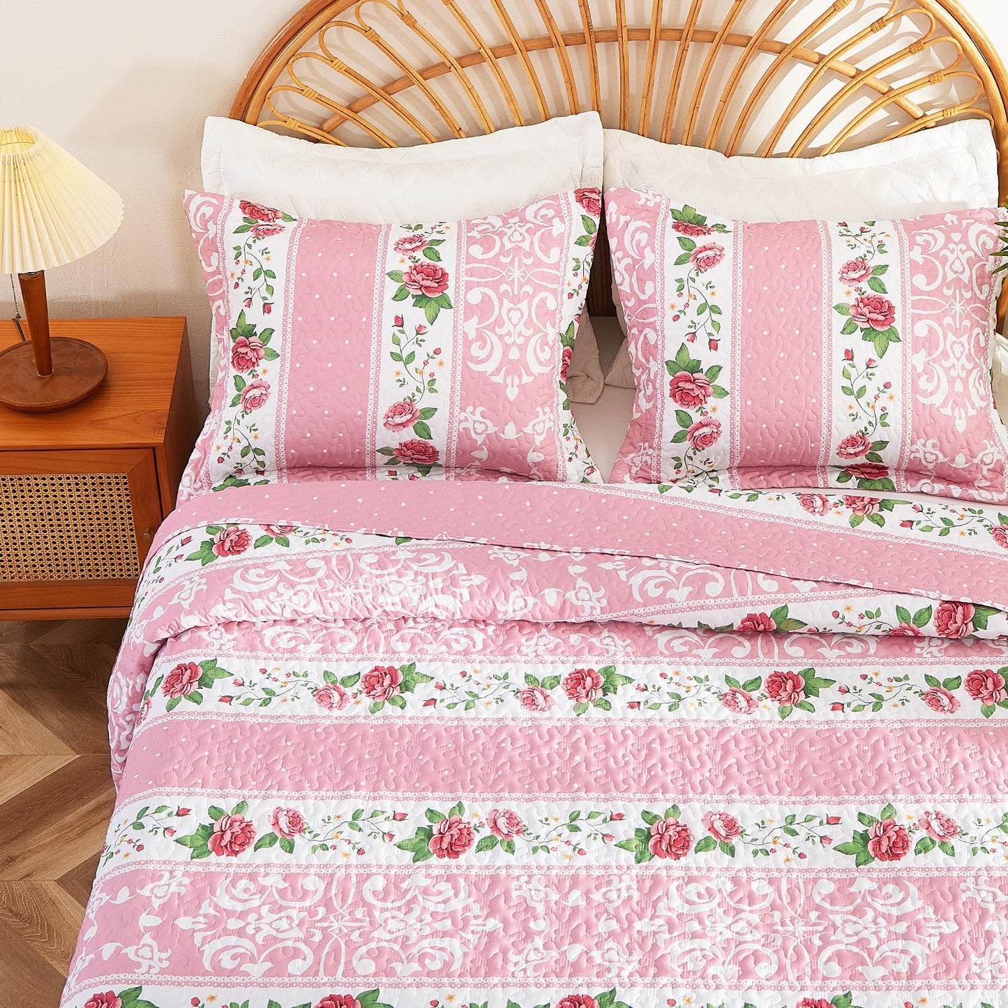 EVENHUG Quilt Queen Size Bedding Set Floral Bedspread Lightweight Reversible Bed Cover with 2 Pillow Shams for All Seasons 3 Pieces (92"X96")