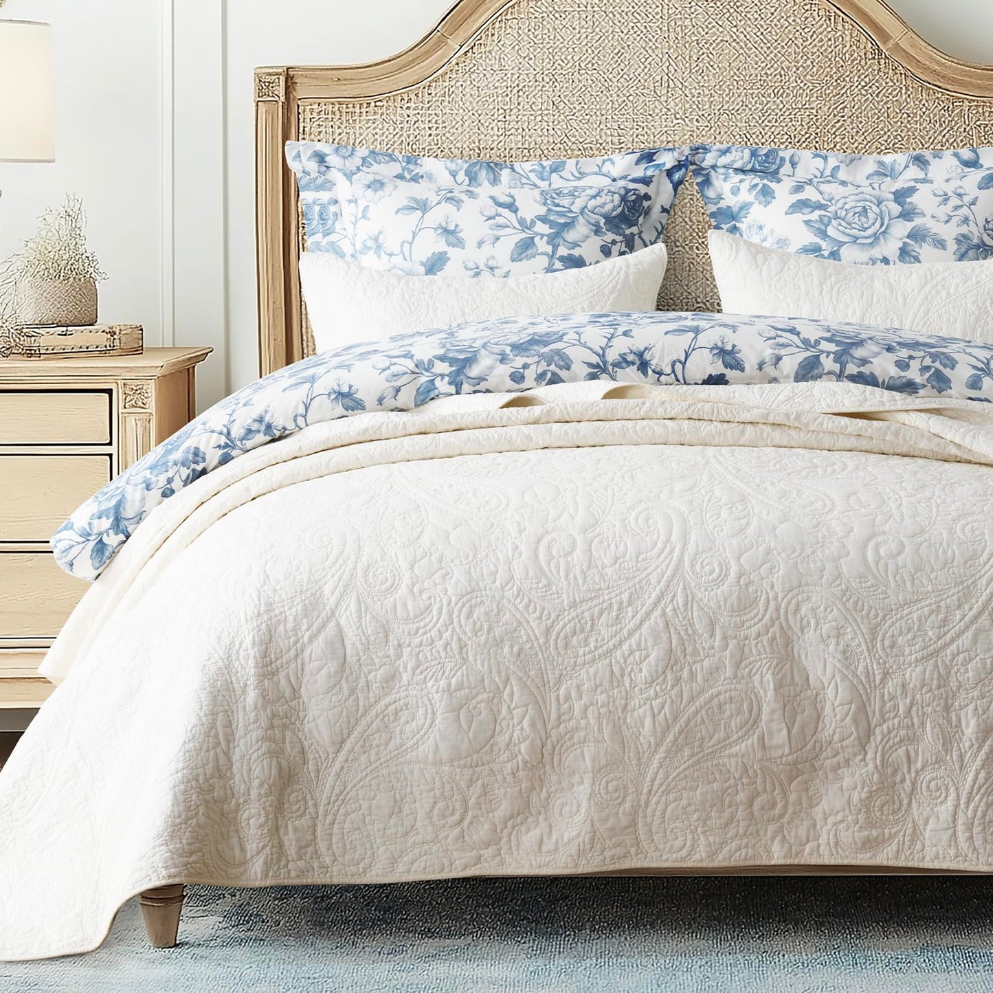 EVERGRACE 100% Cotton Paisley Quilt Set, King Size 3 Piece Set – Prewashed Lightweight Bedspread with 2 Shams, Soft & Breathable Matelasse-Style Quilted Coverlet, Ivory Cream