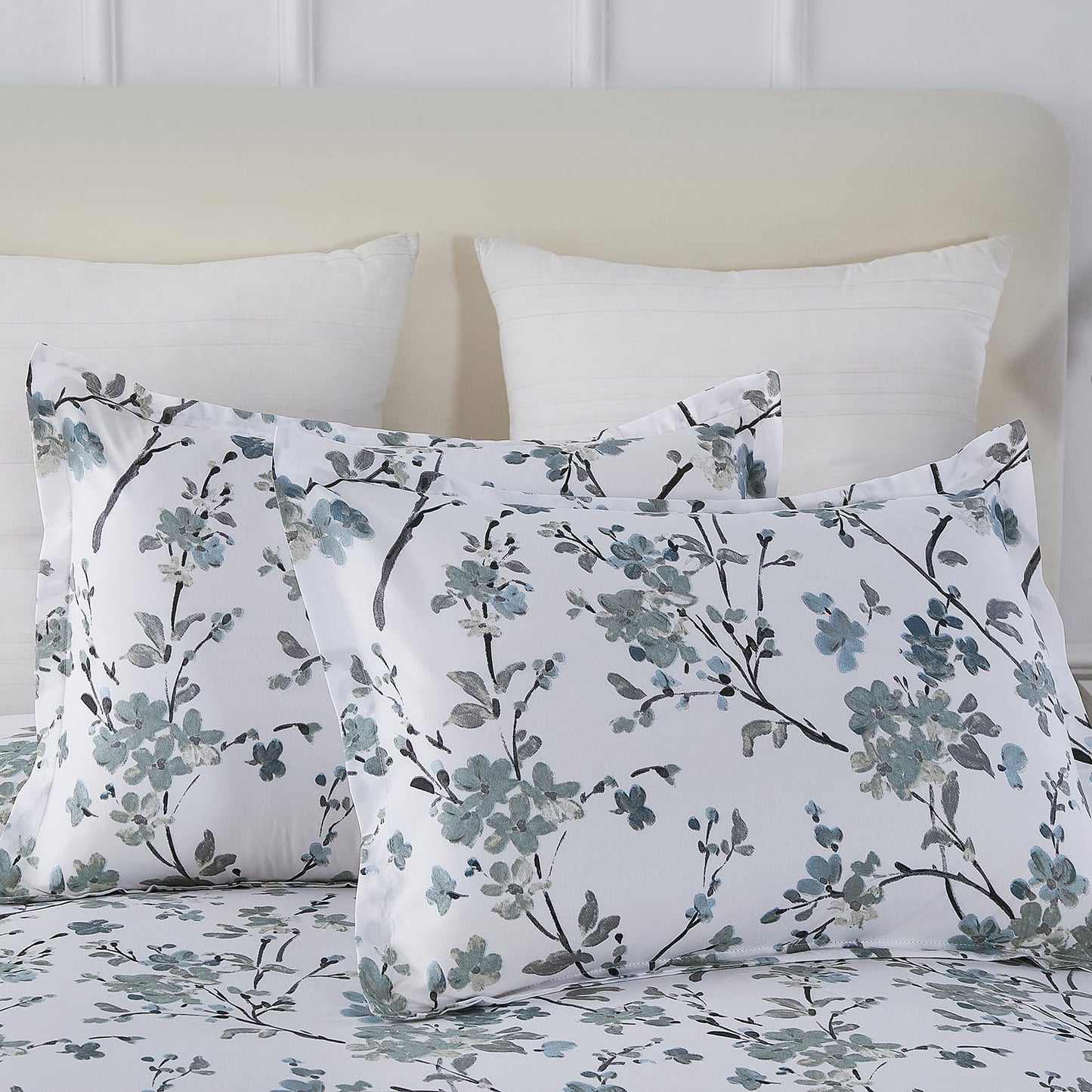 Vaulia Soft Microfiber Floral Duvet Cover King Size, Blue Chic Botanical Print Pattern, Lightweight and Breathable Design, 3-Piece Set (1 Duvet Cover 2 Pillow Shams)