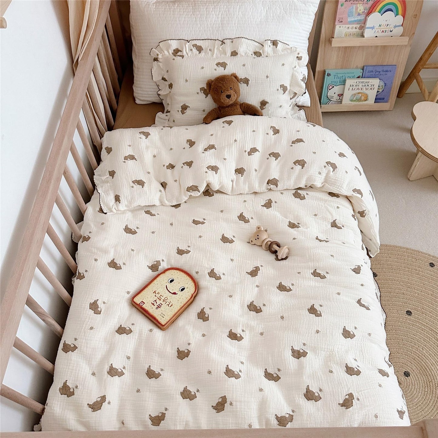 AOJIM Kids Bedding Duvet Cover 1 Piece with Little Bee and Brown Bear, Cotton Toddler 2-layer gauze Muslin Comforter Cover 47X59'', Ruffled Design Baby Duvet Protector for Girls Boys, Machine Washable