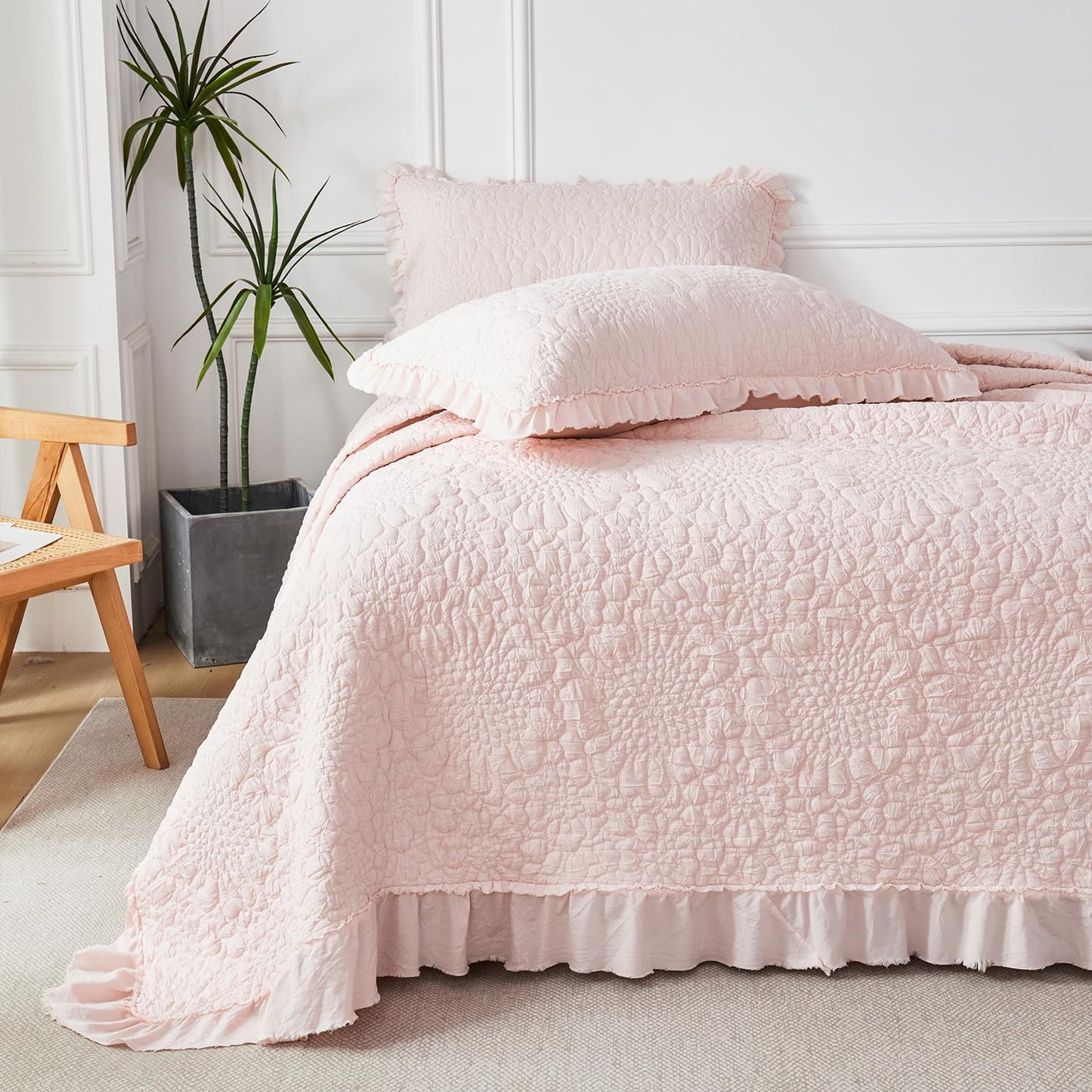 WINLIFE Pink Ruffled Quilt Set 3pcs, Queen Size 90''x98'' Stone Washed Crinkled Quilt Set with Pillow Shams, Lightweight Microfiber All Season Bedspread Coverlet for Farmhouse Shabby Chic Bedroom