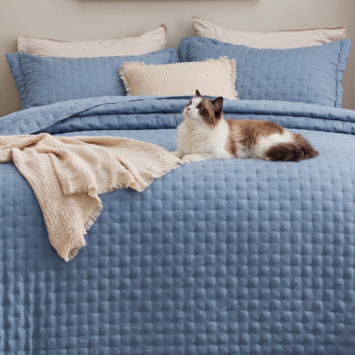 Bedsure King Quilt - Mineral Blue Bedspread King Size & Lightweight Comforter, Modern Coastal Coverlet with Clover Pattern, Ultra Soft All-Season Bedding, 106 x 96 Inches