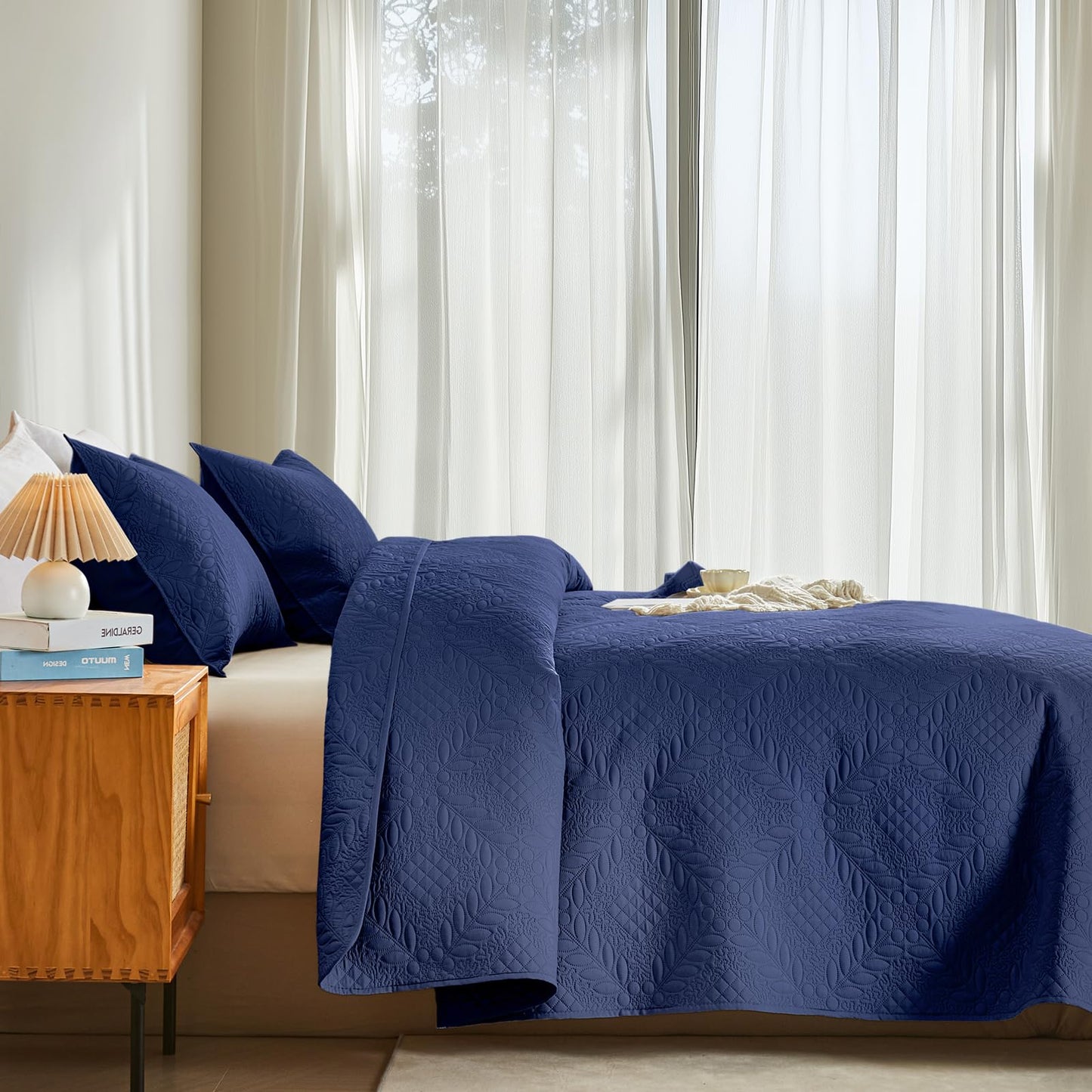 FLYMME Full Queen Quilt Bedding Set,Lightweight Navy Blue Bedspreads,Vintage Olive Leaf Design,Ultra Soft Microfiber Bed Coverlet 3 Pieces for All-Season (1 Quilt,2 Shams)