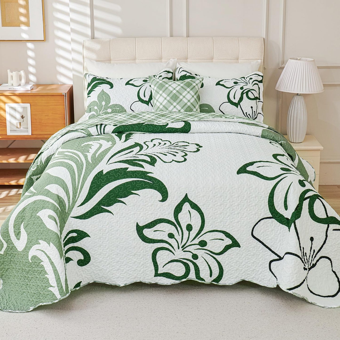 EVENHUG Quilt Queen Size Bedding Set Floral Bedspread Lightweight Reversible Bed Cover with 2 Pillow Shams for All Seasons 3 Pieces (92"X96")