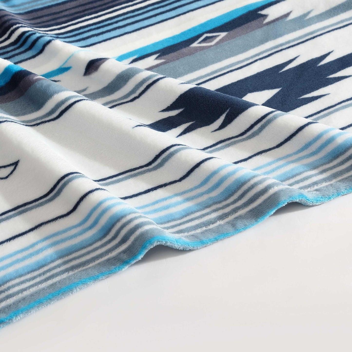 Wrangler - Blanket, Super Soft Plush Bedding, Yellowstone Inspired Throw Blanket for Couch or Bed (Coyote Sands Blue, 50" x 70")