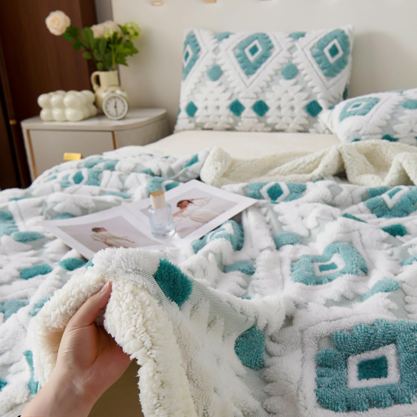 LEVINIS Large Bohemian Bed Blankets 80'' × 90'', Ultra Soft Aztec Bed Blanket for All Season, Cozy, Plush, Bohemian Throw Blanket for Couch/Sofa/Office/Camping, Blue